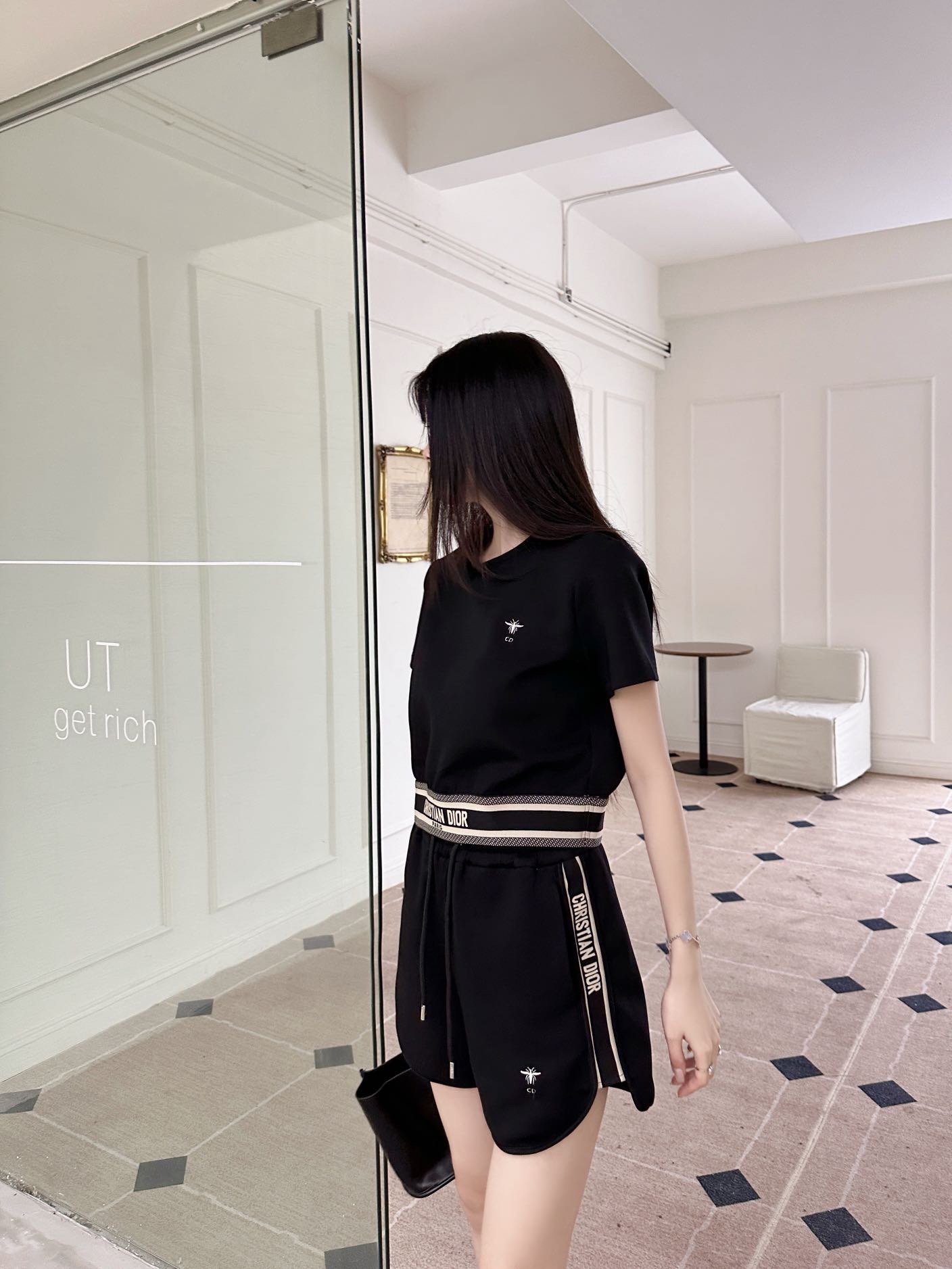 Dior ディオール コピー 半袖Tシャツ+ショートパンツセット ロゴ刺繍 黒 - 画像 3