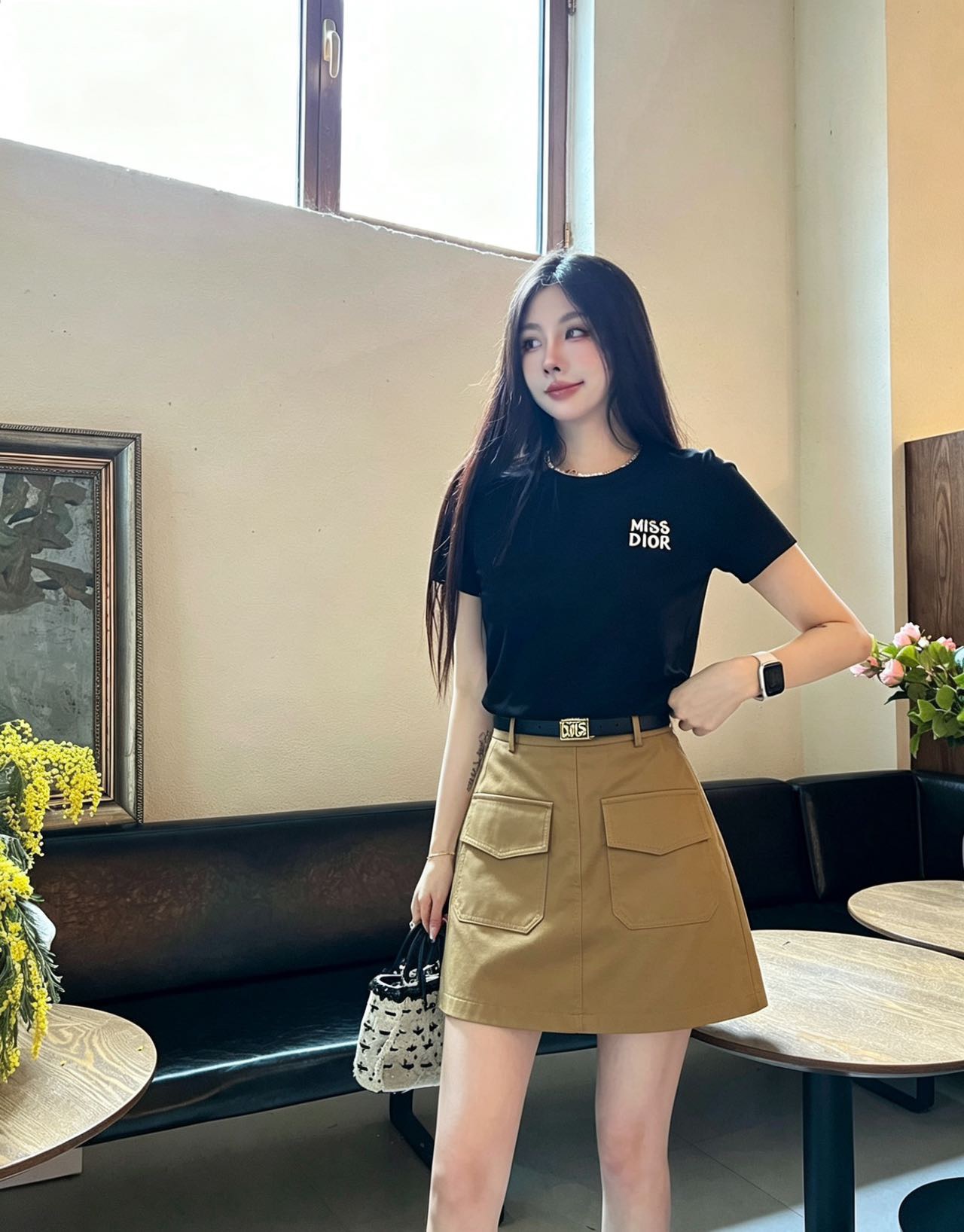 Dior ロゴ刺繍 半袖Tシャツ ベルト付きポケットスカート セット 白黒 黒咖 - 画像 2