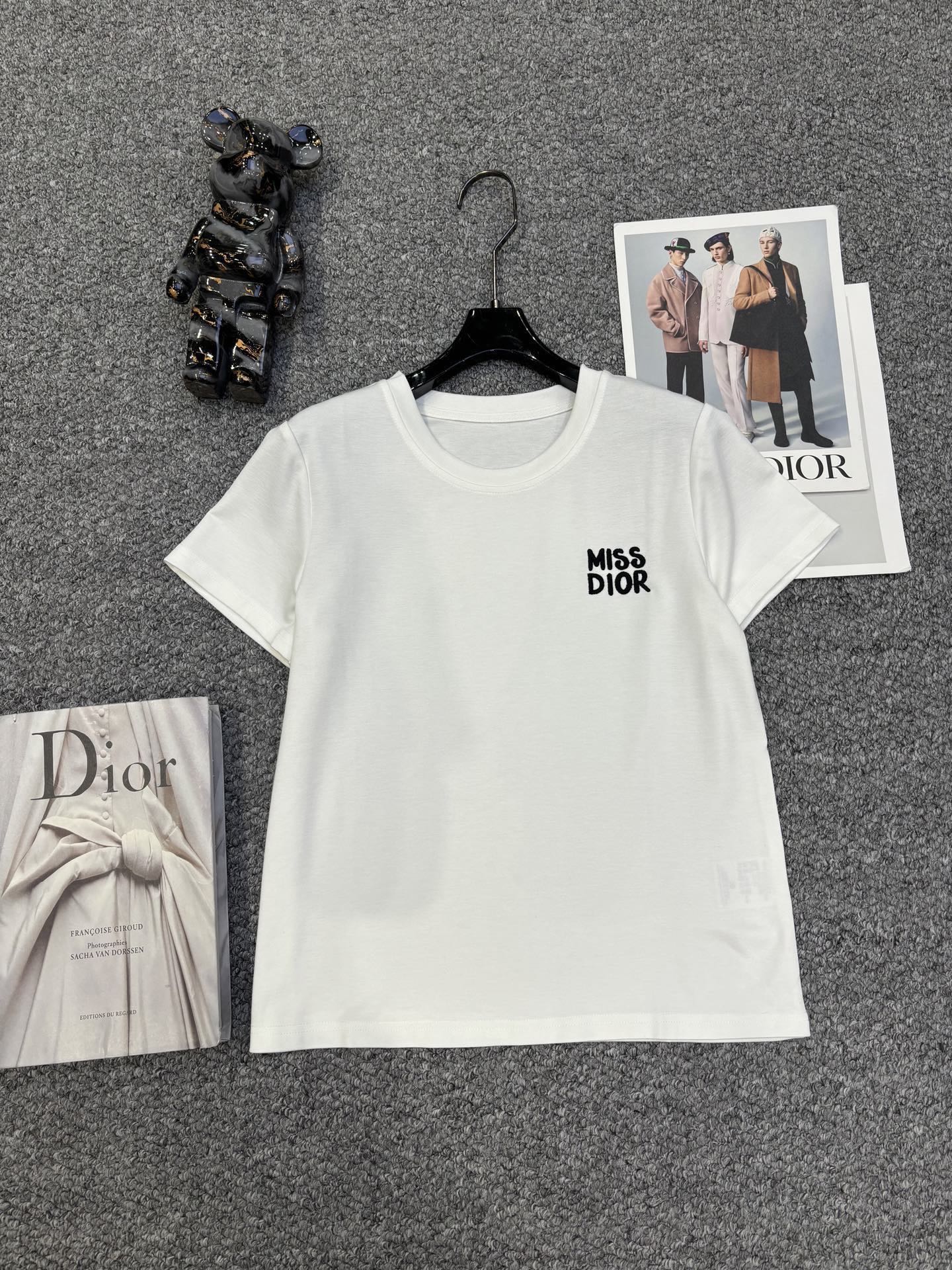 Dior コピー ロゴ刺繍Tシャツとポケットデザイン半ズボンのセット 白黒 ブラック ベージュ - 画像 3