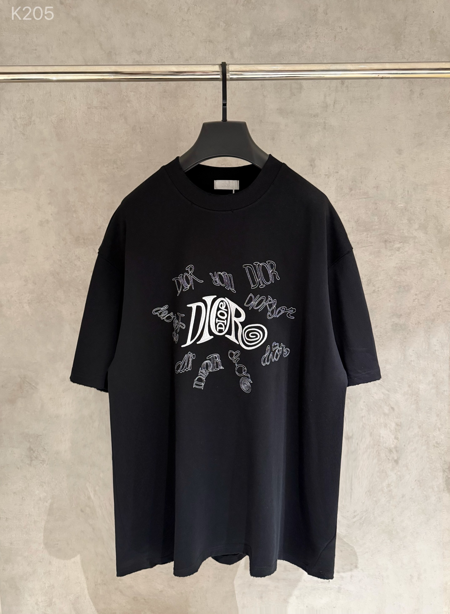 Dior コピー 半袖Tシャツ ロゴ刺繍 フロント立体刺繍 リブネック ブラック