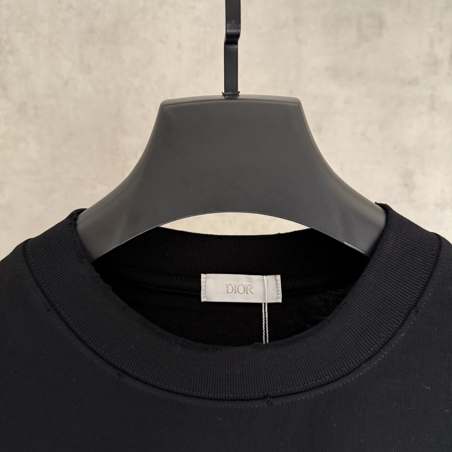 Dior コピー 半袖Tシャツ ロゴ刺繍 フロント立体刺繍 リブネック ブラック - 画像 4