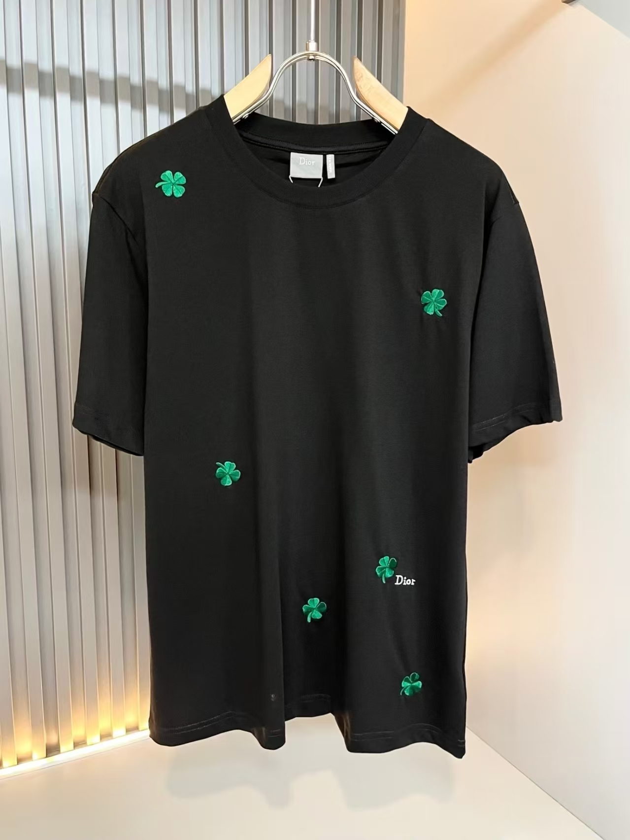 Dior コピー 四葉草刺繍 ロゴTシャツ メンズ レディース 男女兼用 黒 白 - 画像 2