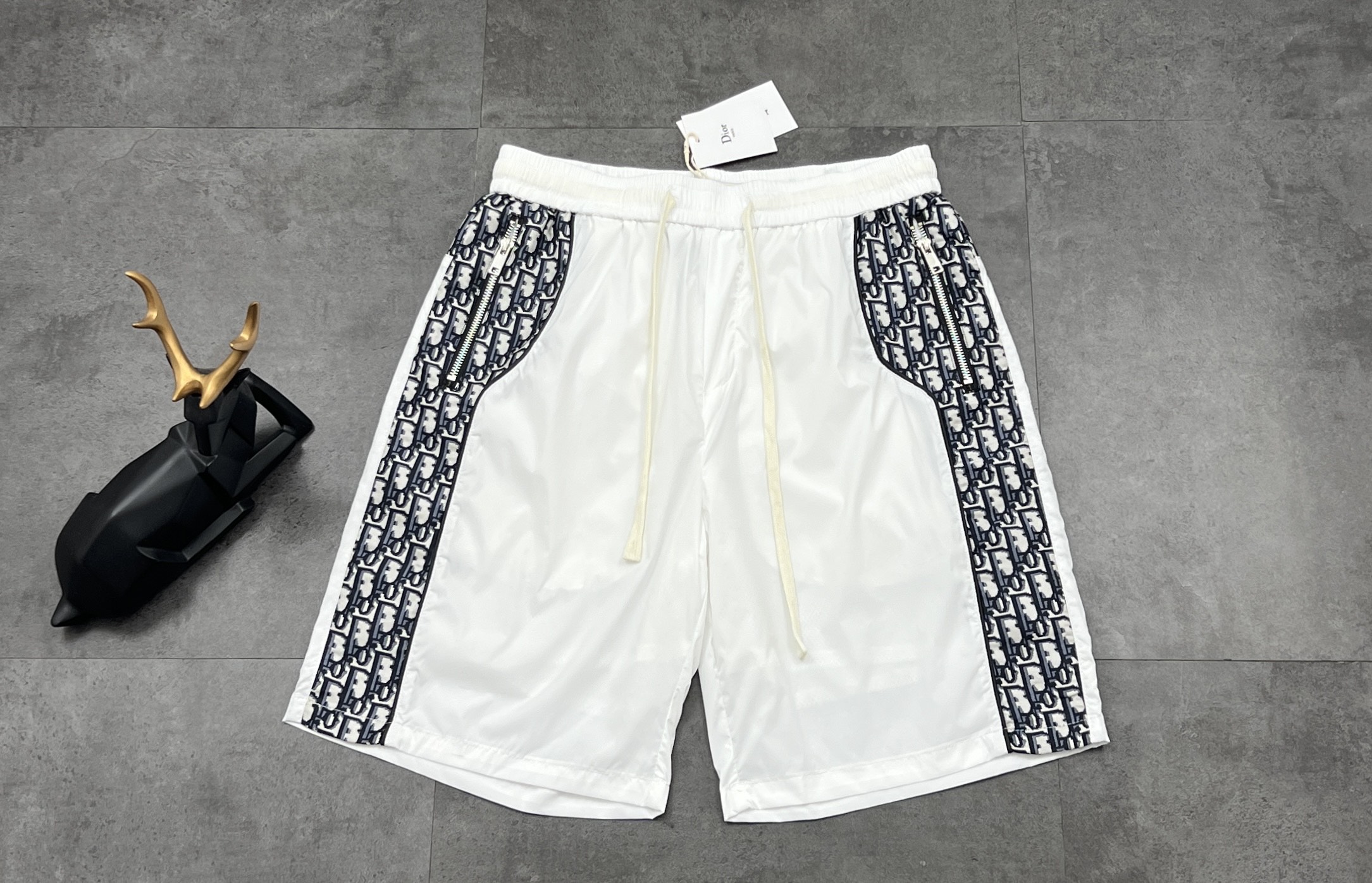 Dior ショートパンツ コピー メンズ ロゴ柄 オブリーク メッシュ内裏 2色展開 白黒