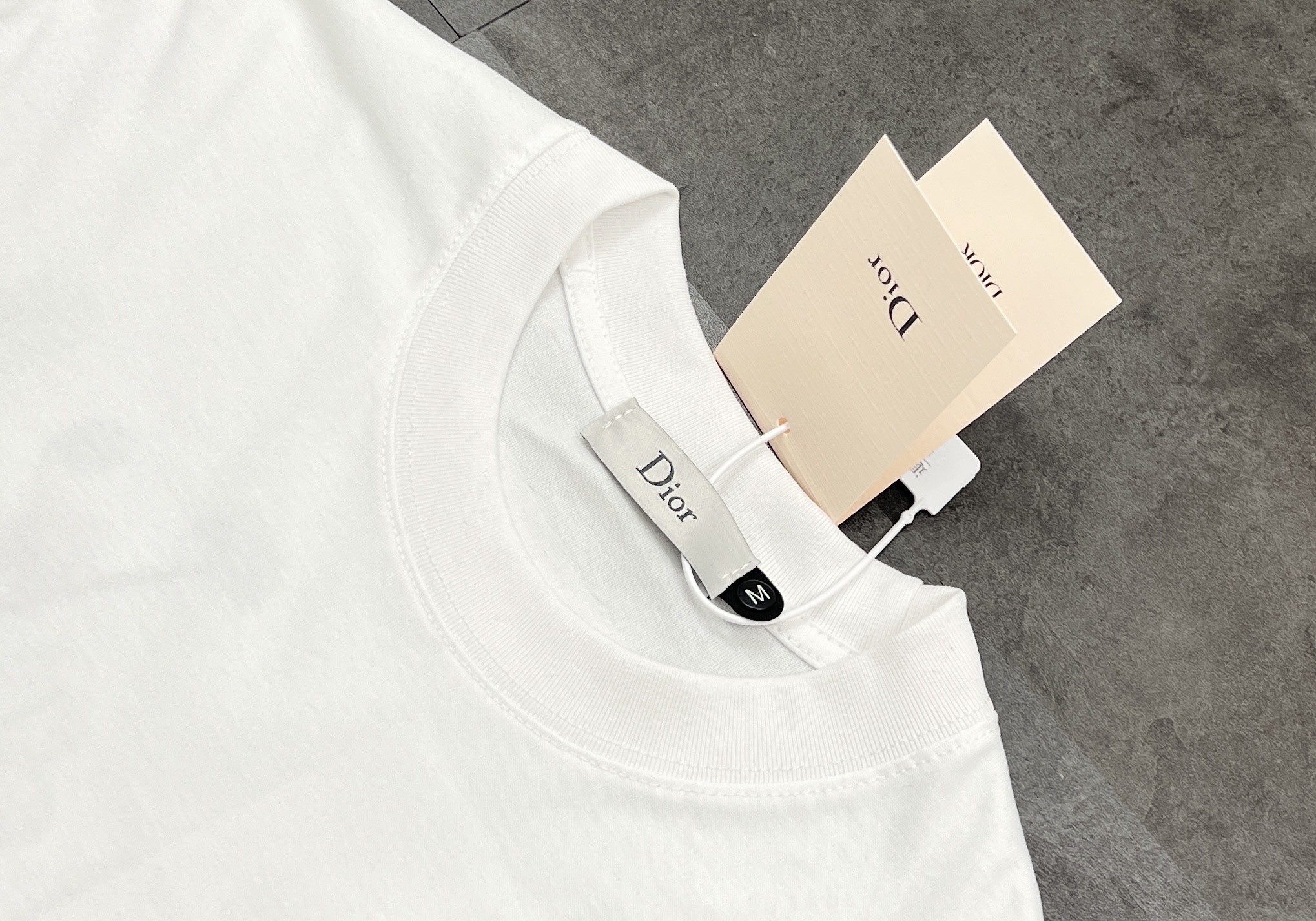 Dior コピー Tシャツ ディオール コピー 四葉草刺繍 ディオールロゴ レディース メンズ ホワイト - 画像 2