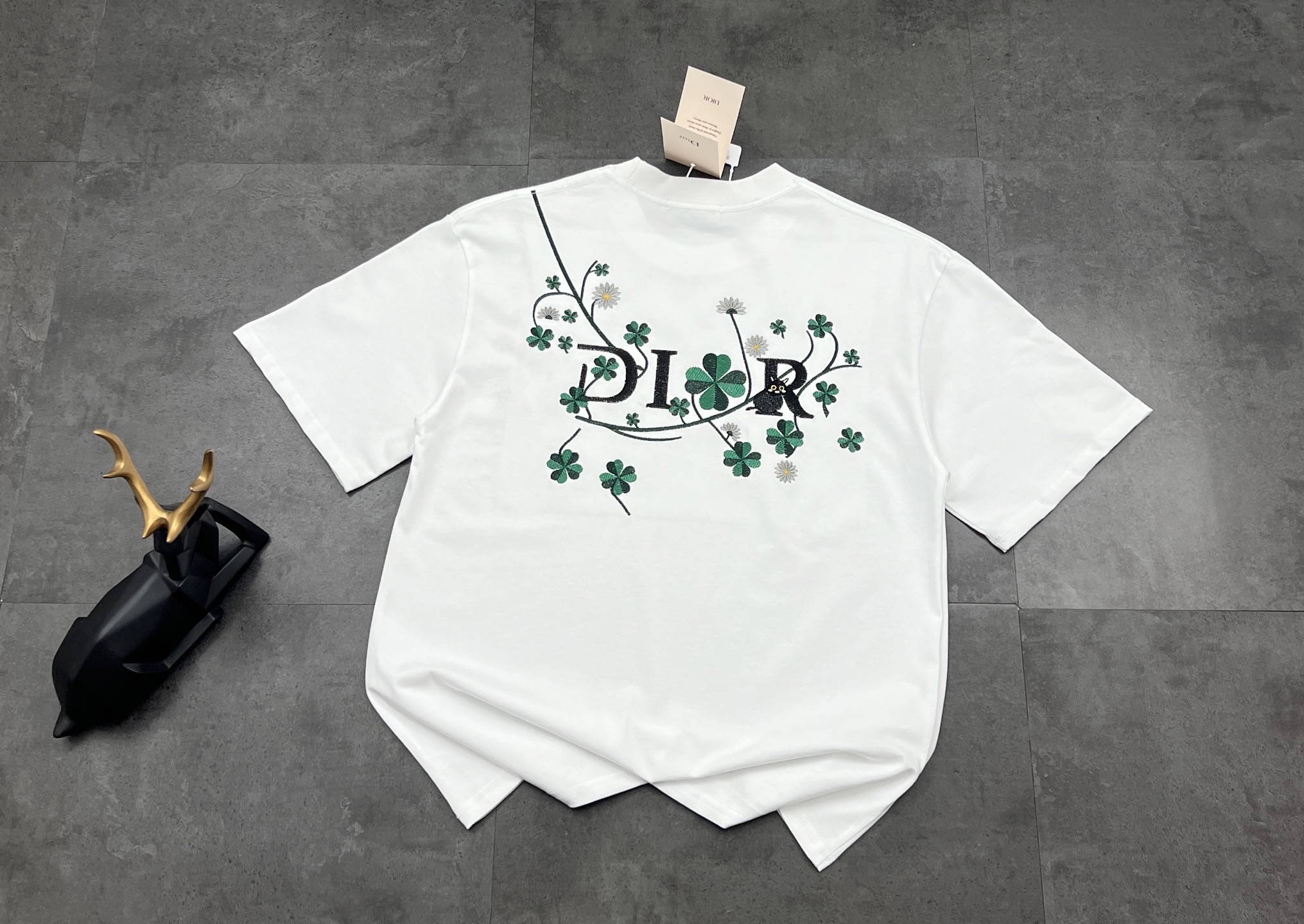 Dior コピー Tシャツ ディオール コピー 四葉草刺繍 ディオールロゴ レディース メンズ ホワイト - 画像 3