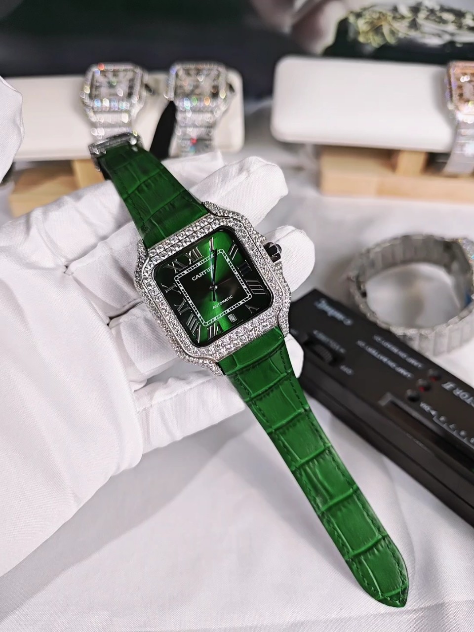 CARTIER カルティエ サントス 時計 コピー フルダイヤ グリーン レザーベルト メンズ