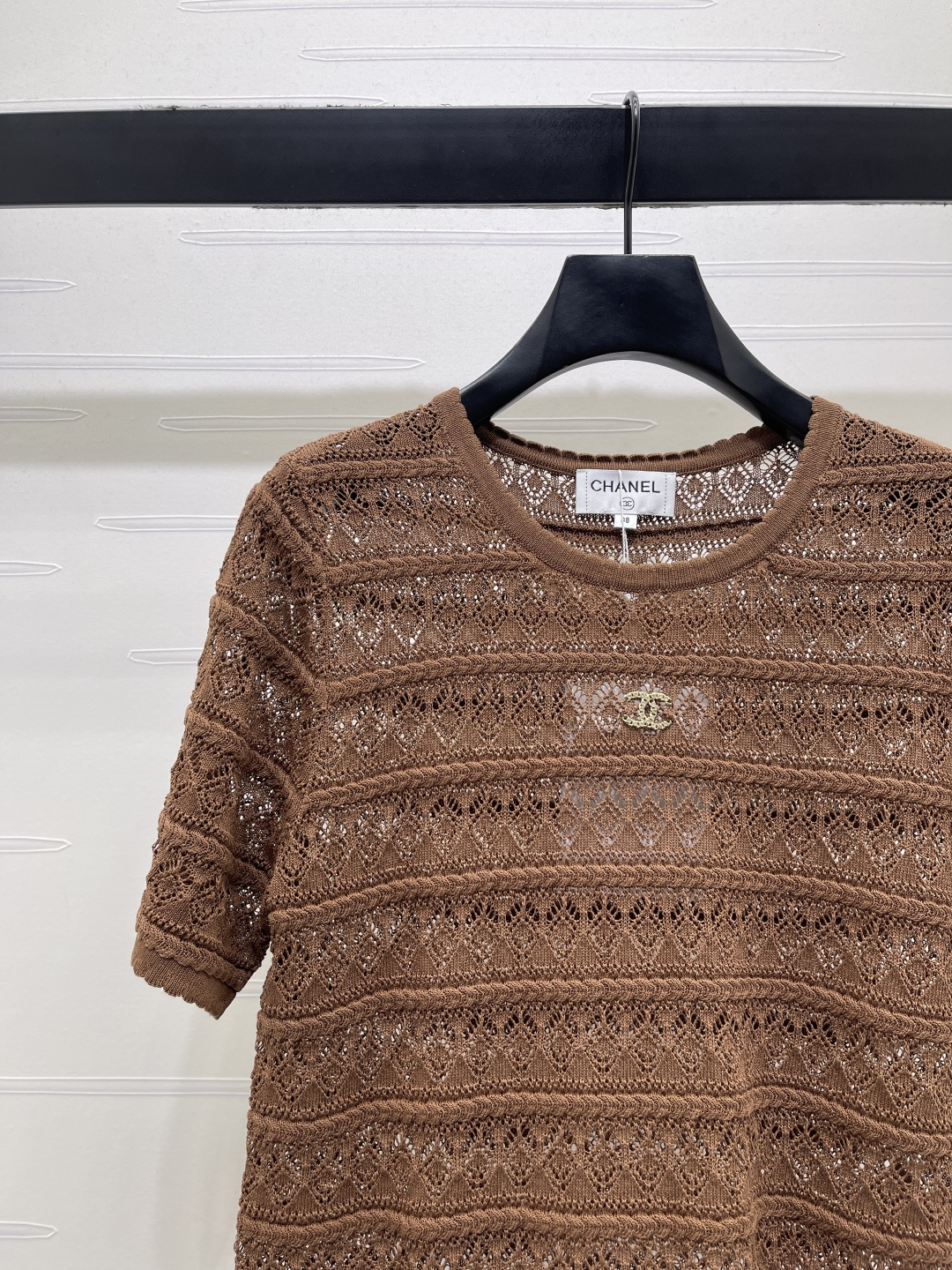 CHANEL コピー ニット Tシャツ レディース 通気性 オープンワーク ロゴ刺繍 シルエット 春夏 新作 カフェ風 全2色 - 画像 3