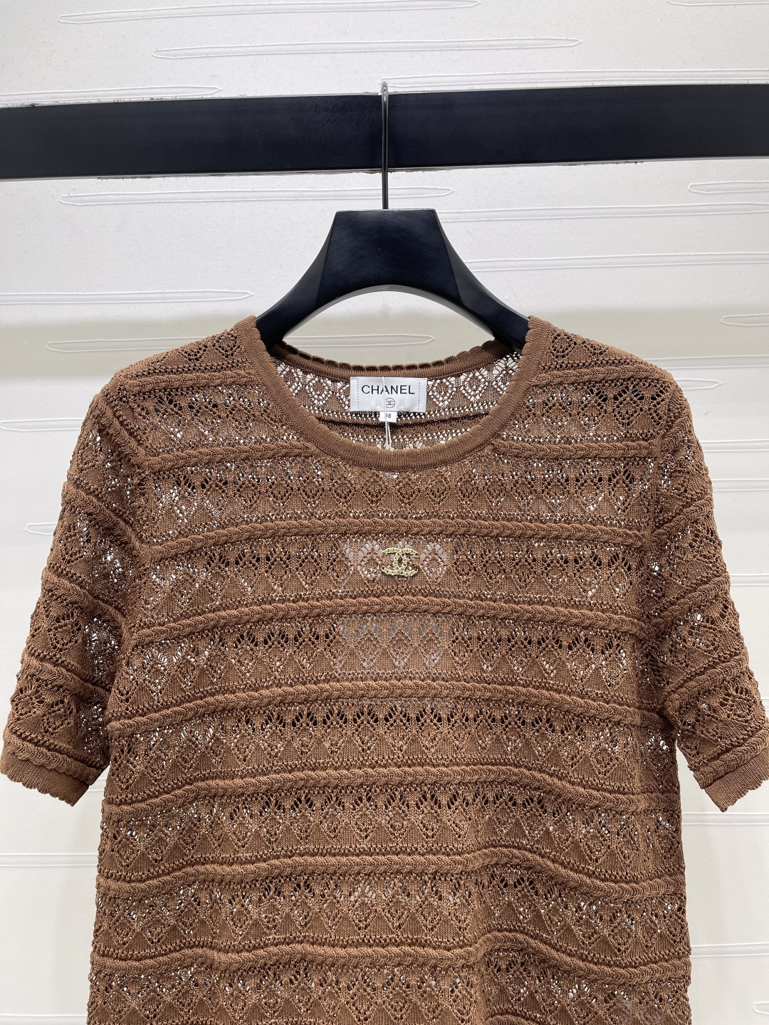 CHANEL コピー ニット Tシャツ レディース 通気性 オープンワーク ロゴ刺繍 シルエット 春夏 新作 カフェ風 全2色 - 画像 4