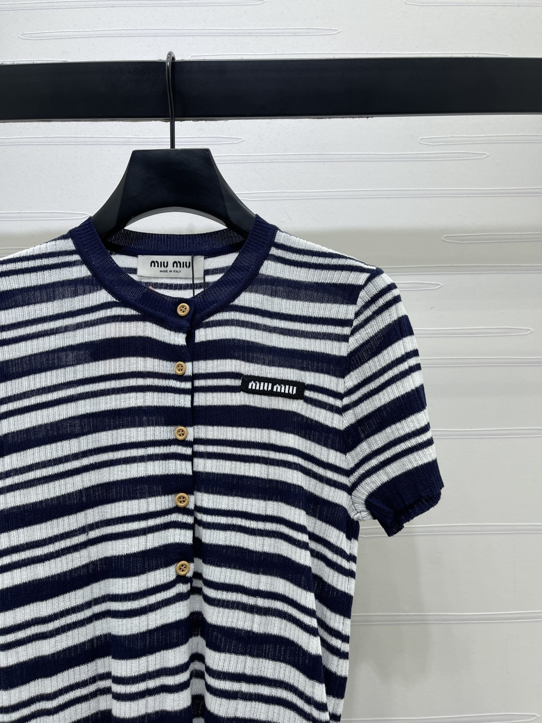 MIU MIU ニット 半開襟 Tシャツ コピー レディース 条纹 ロゴ チェンジカラー 全2色 - 画像 3