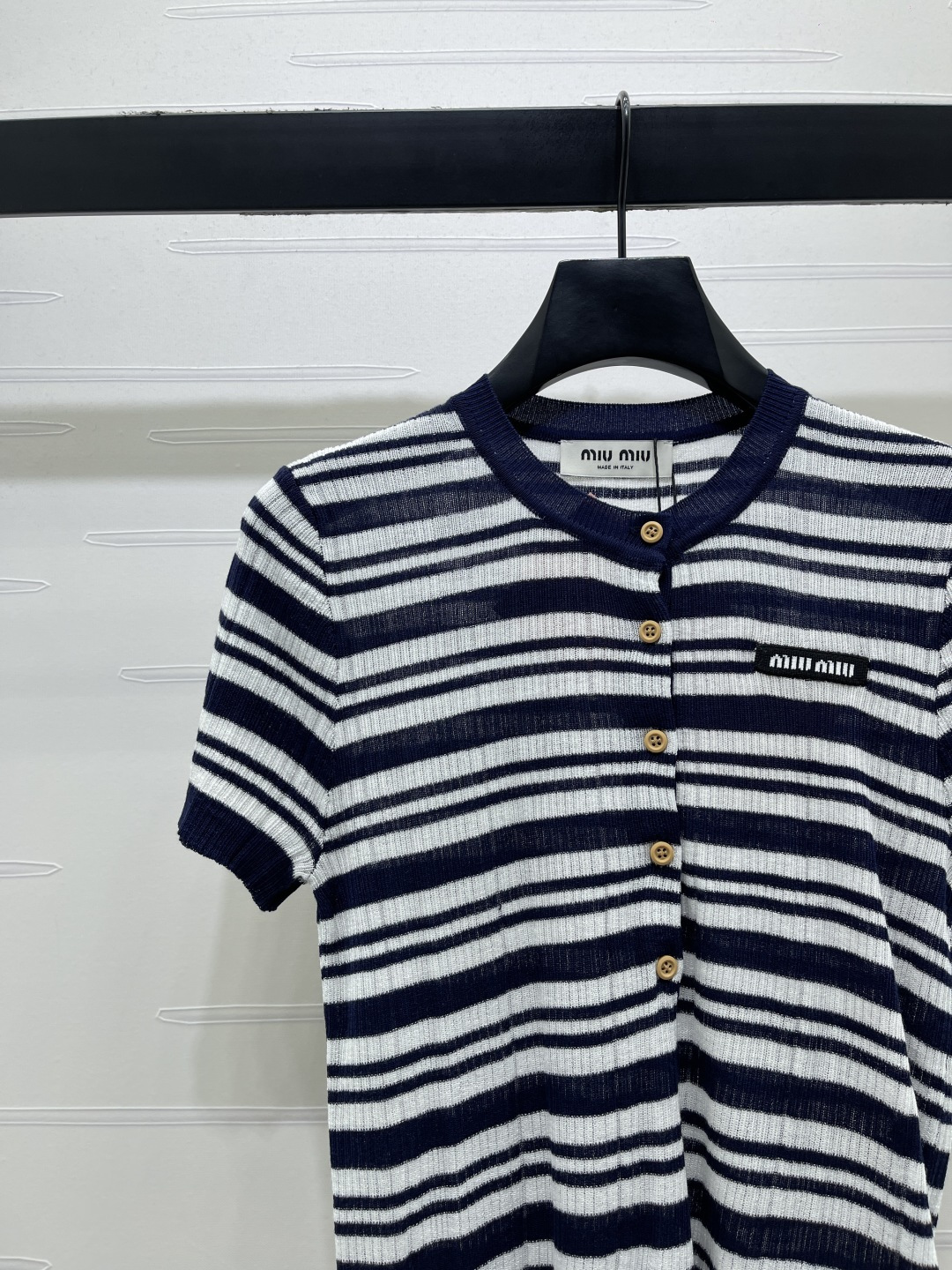 MIU MIU ニット 半開襟 Tシャツ コピー レディース 条纹 ロゴ チェンジカラー 全2色 - 画像 4