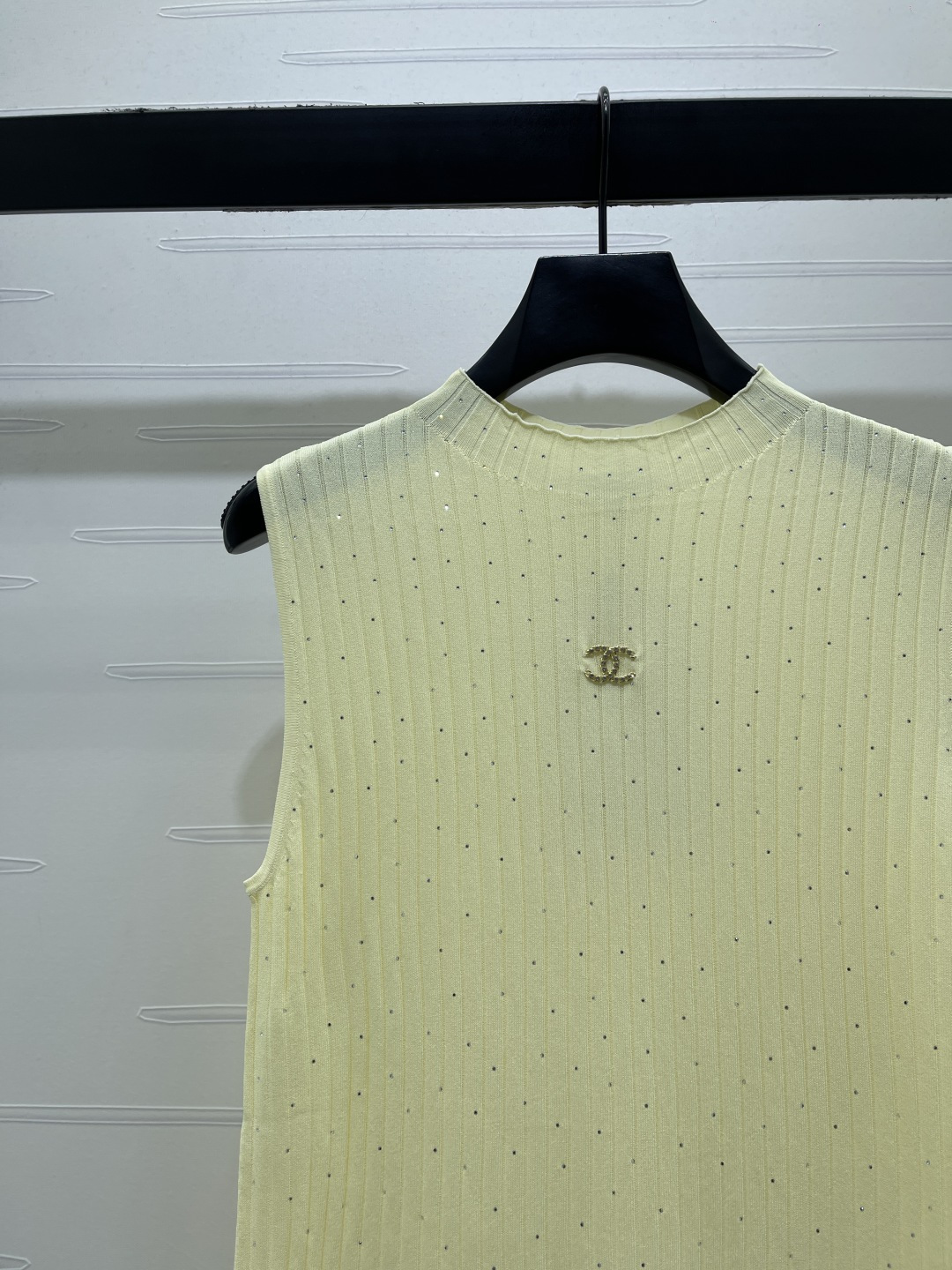 CHANEL ニット タンクトップ コピー 半高領 粗坑条 烫钻 ダイヤモンド ロゴ ミニ レディース 2色展開 - 画像 3