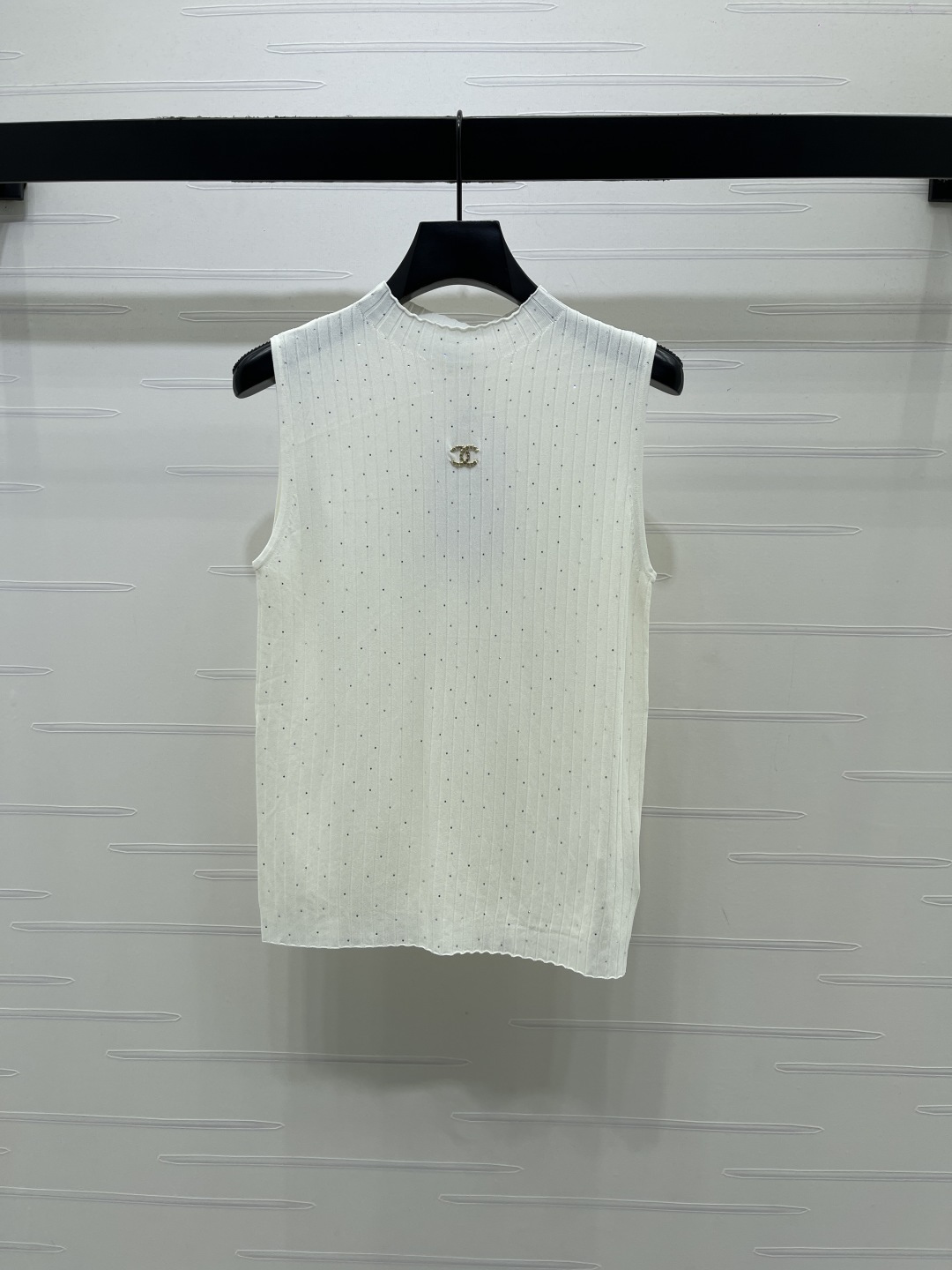 CHANEL コピー ニット バックレス ベスト 半高領 ロゴ付き プリント 通気性 軽量 2色展開 - 画像 2