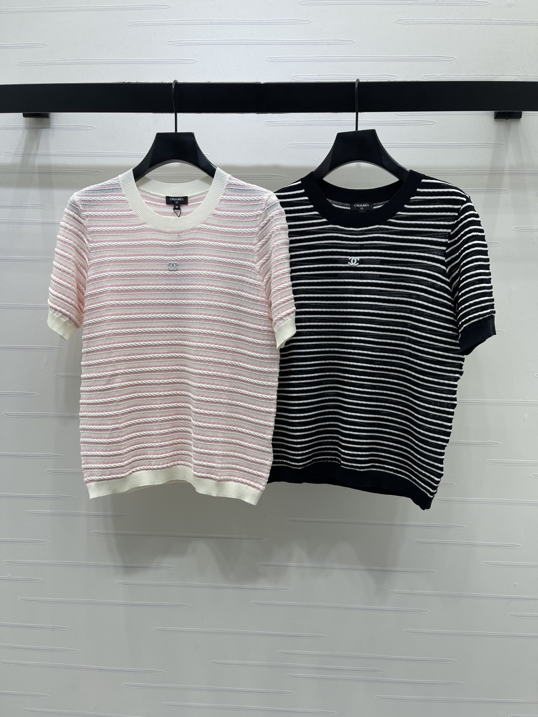 CHANEL ショートスリーブニット Tシャツ コピー ロゴデザイン レディース ピンク/ブラック 2色展開