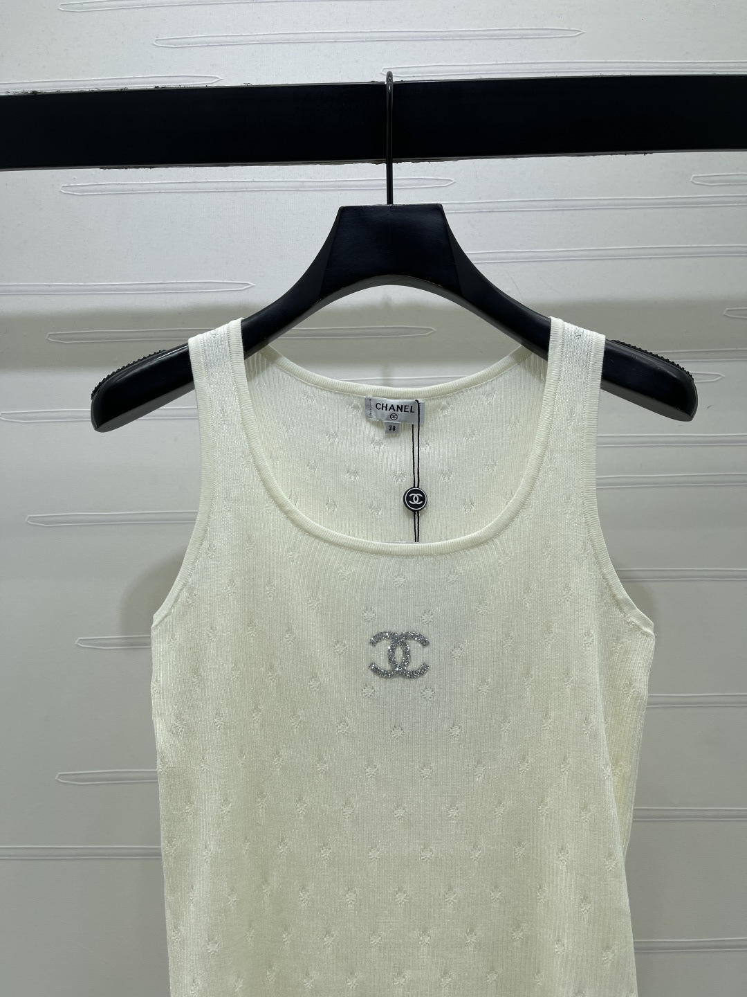 CHANEL ニット タンクトップ コピー 通気性抜群のロゴ入り グレージュ ホワイト ブルー 全3色 - 画像 4