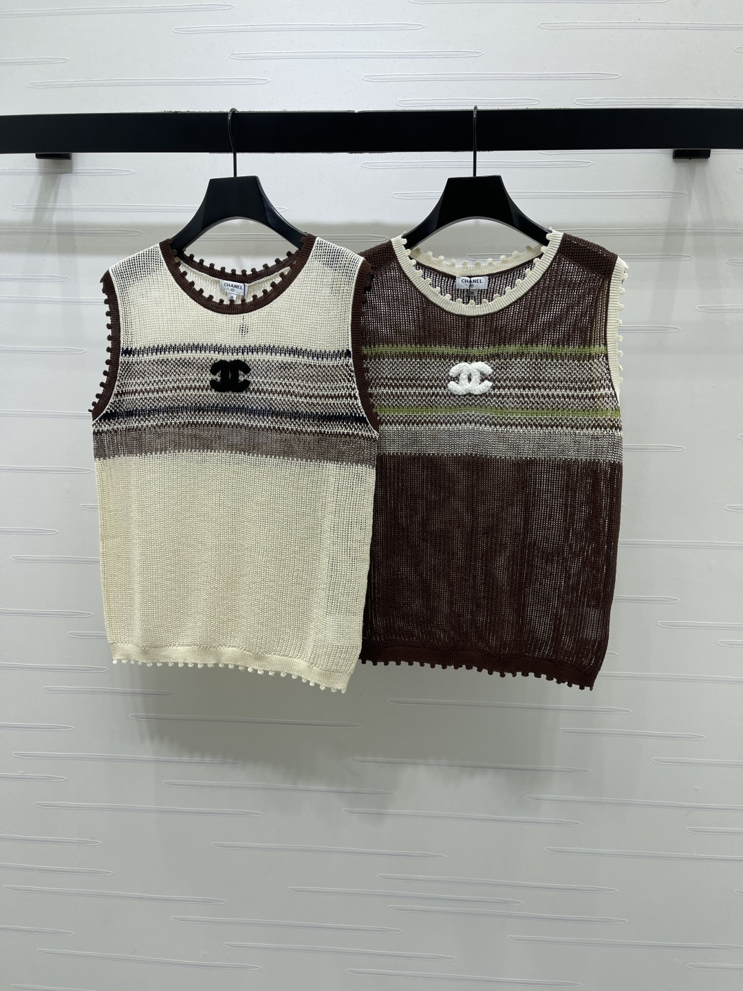 CHANEL コピー ニット ベスト ロゴ付き ブラック ホワイト レディース