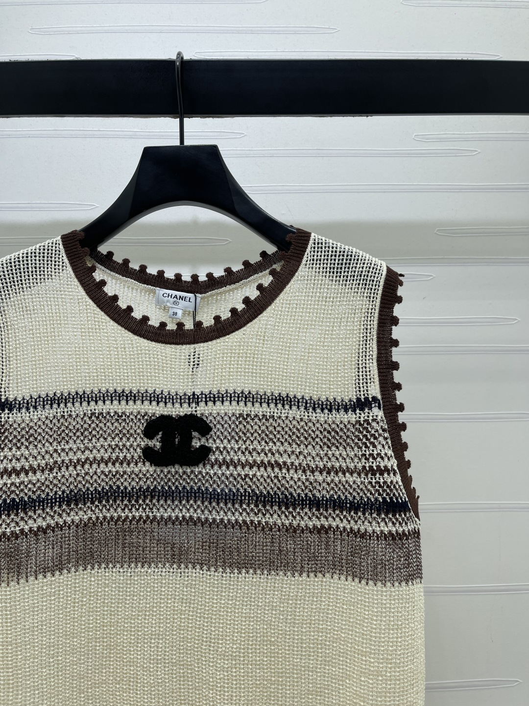 CHANEL コピー ニット ベスト ロゴ付き ブラック ホワイト レディース - 画像 3