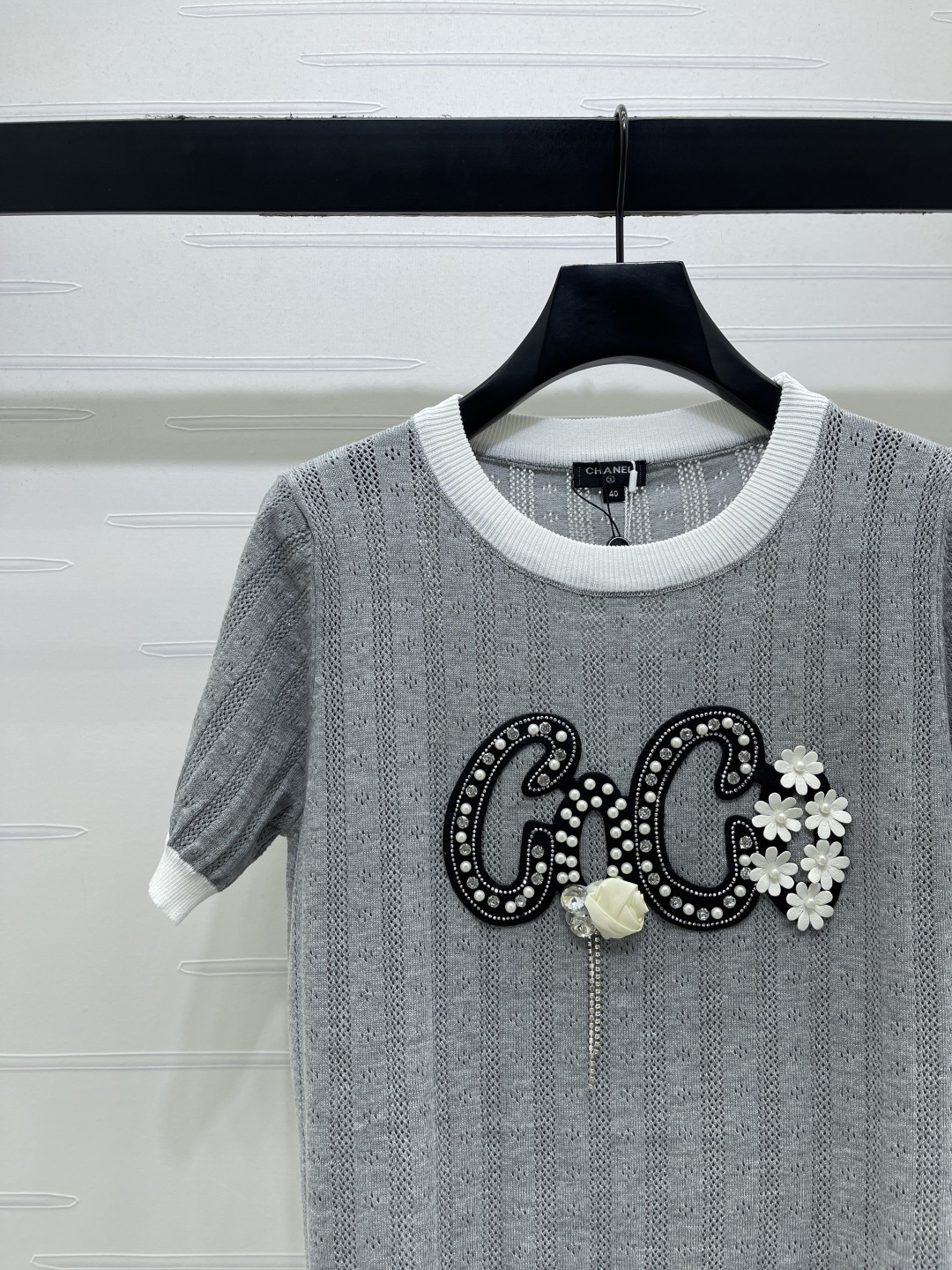 CHANEL ニット Tシャツ コピー ロゴ刺繍 レディース グレー 全2色 - 画像 3