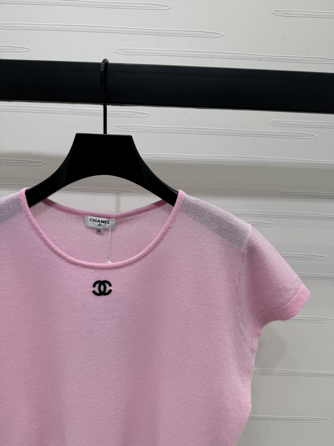CHANEL ニット Tシャツ コピー ロゴ刺繍 細身シルエット 半袖 ピンク 全3色展開 - 画像 2