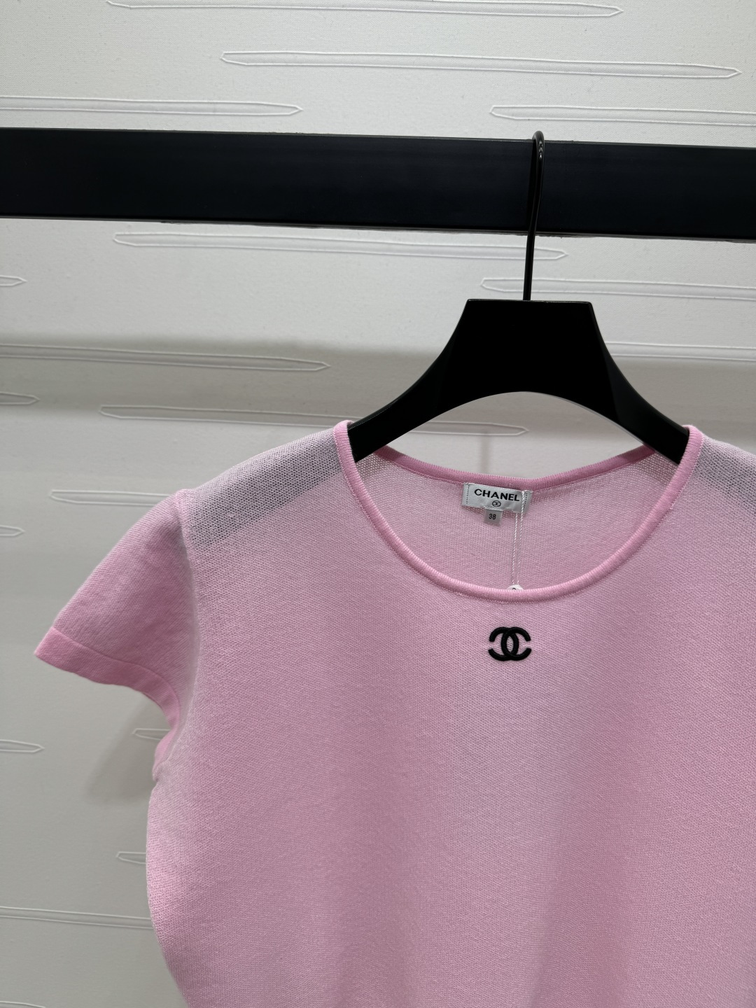CHANEL ニット Tシャツ コピー ロゴ刺繍 細身シルエット 半袖 ピンク 全3色展開 - 画像 3
