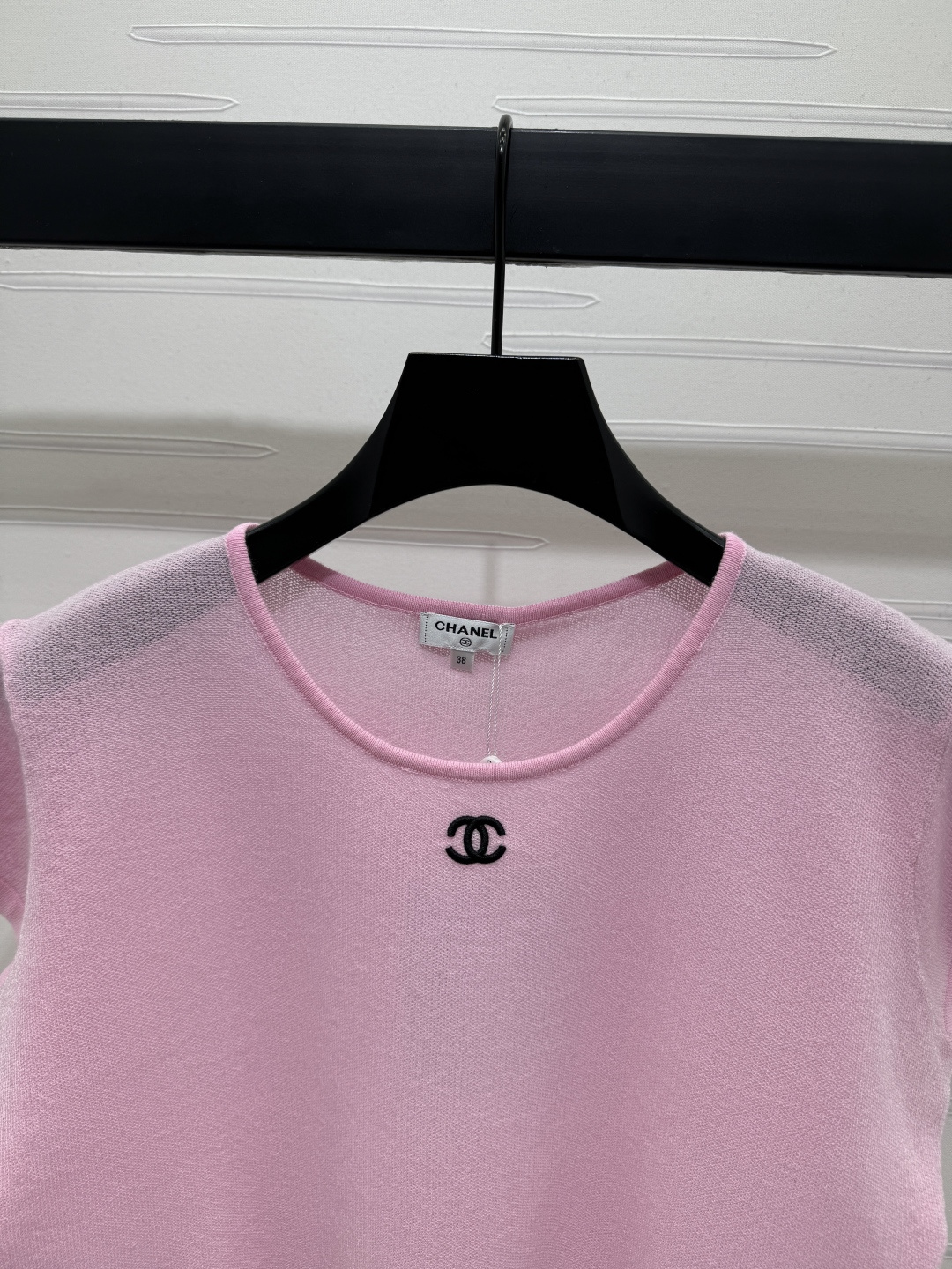 CHANEL ニット Tシャツ コピー ロゴ刺繍 細身シルエット 半袖 ピンク 全3色展開 - 画像 4