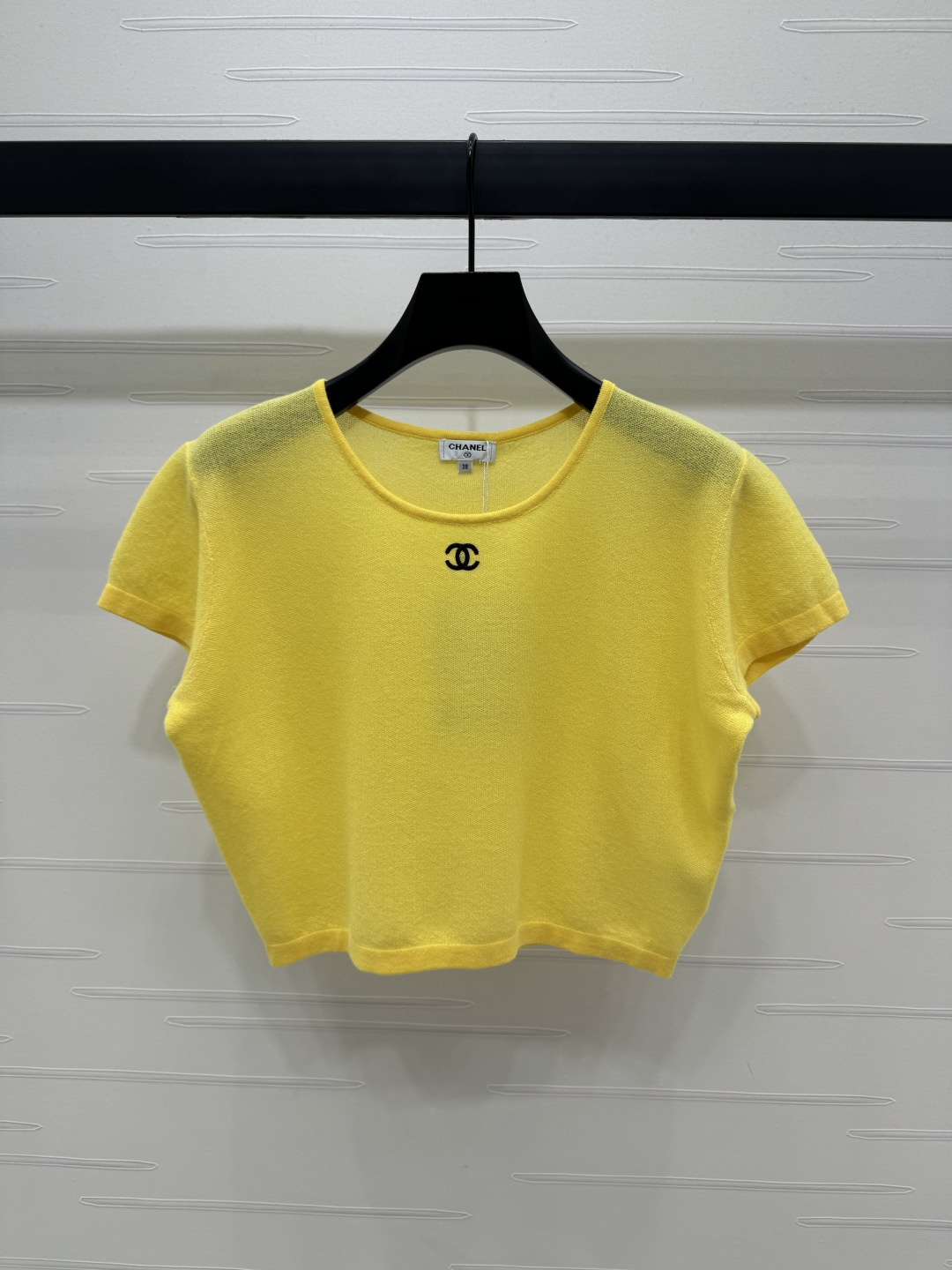 CHANEL コピー ニットTシャツ 黄色 ショート丈 ロゴ刺繍 単色 レディース 3色展開