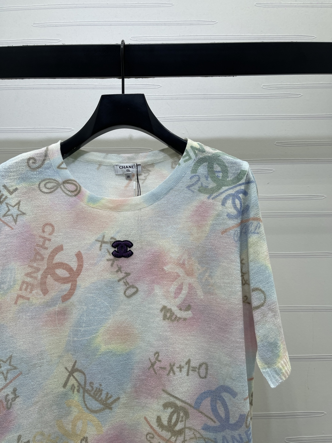 CHANEL ニットTシャツ 彩色プリント ロゴ柄 ファッション レディース 3色展開 - 画像 2