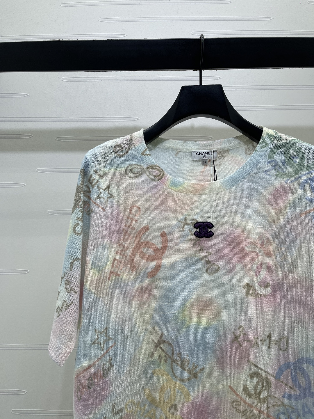 CHANEL ニットTシャツ 彩色プリント ロゴ柄 ファッション レディース 3色展開 - 画像 3