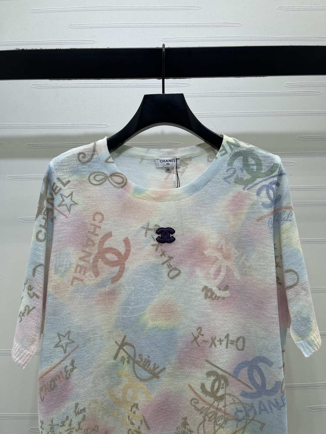 CHANEL ニットTシャツ 彩色プリント ロゴ柄 ファッション レディース 3色展開 - 画像 4