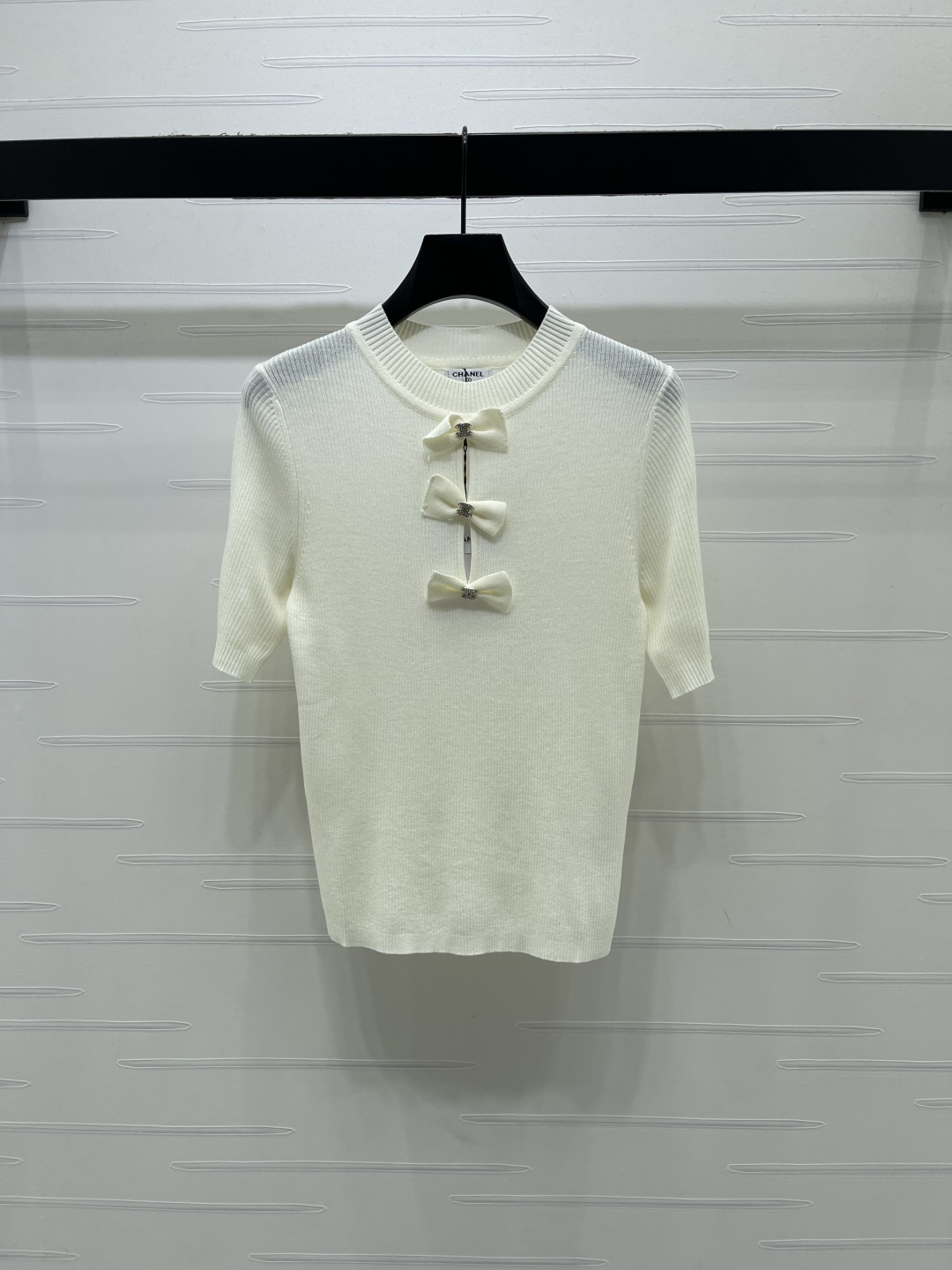 CHANEL ニット 半袖 プルオーバー コピー 3色展開 ロゴ付き ファッション レディース 白 黒 灰 - 画像 2