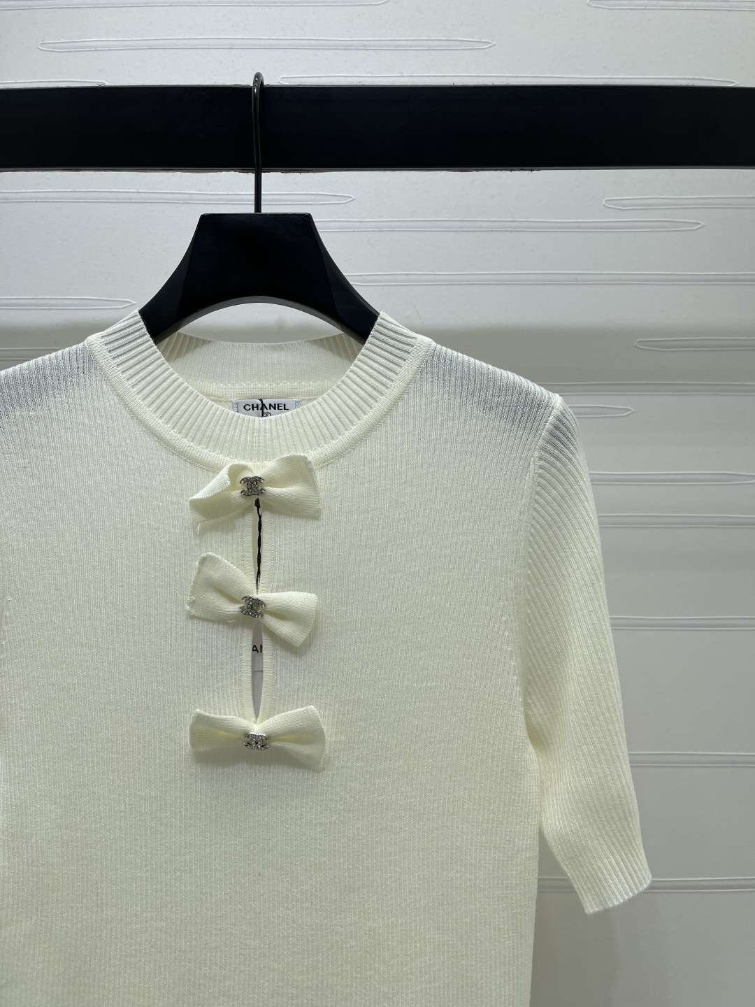 CHANEL ニット 半袖 プルオーバー コピー 3色展開 ロゴ付き ファッション レディース 白 黒 灰 - 画像 3