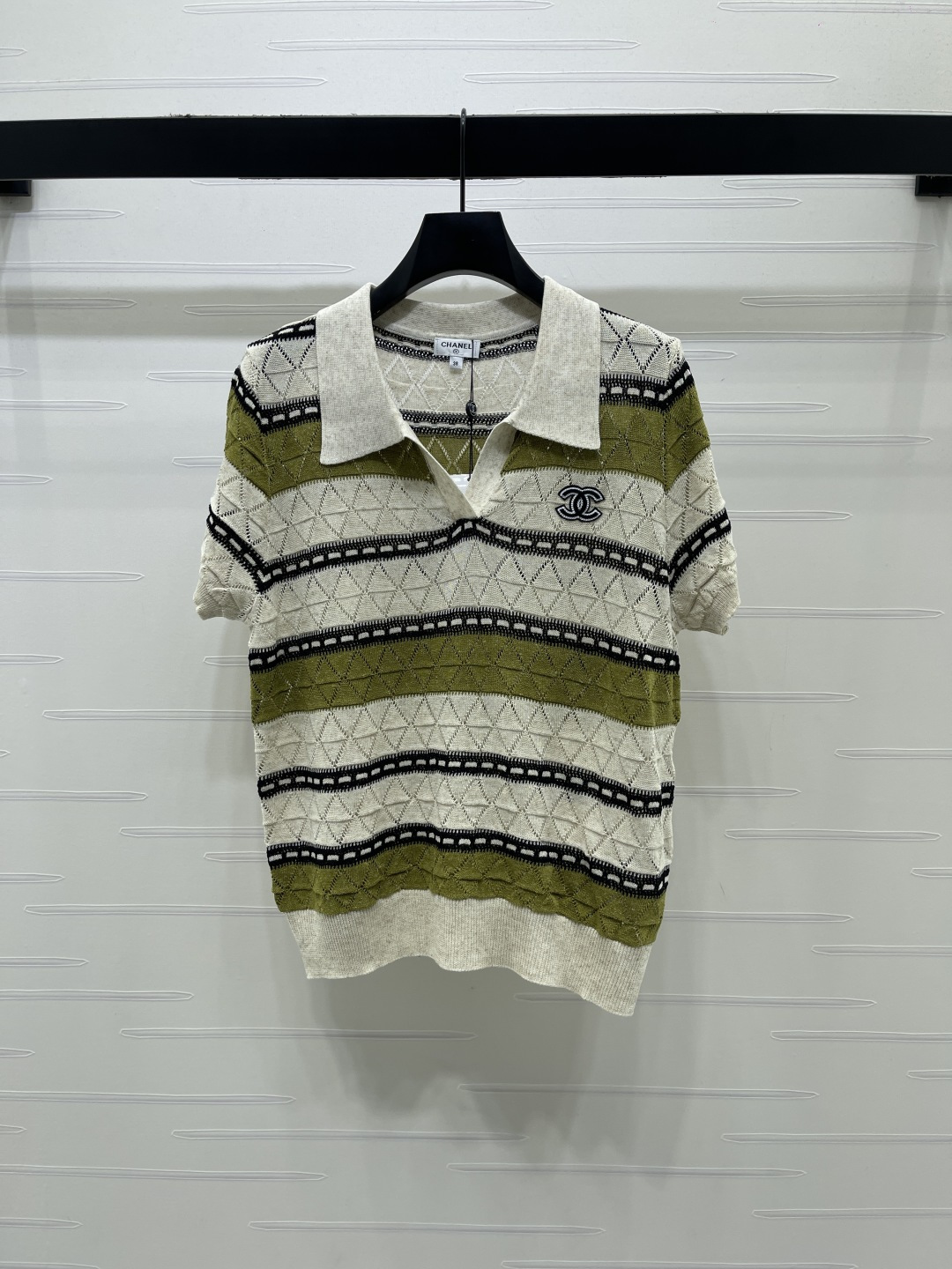 CHANEL ニット 半袖 ポロシャツ コピー レディース Vネック 通気性 ファッション 1色 ホワイト/オリーブ