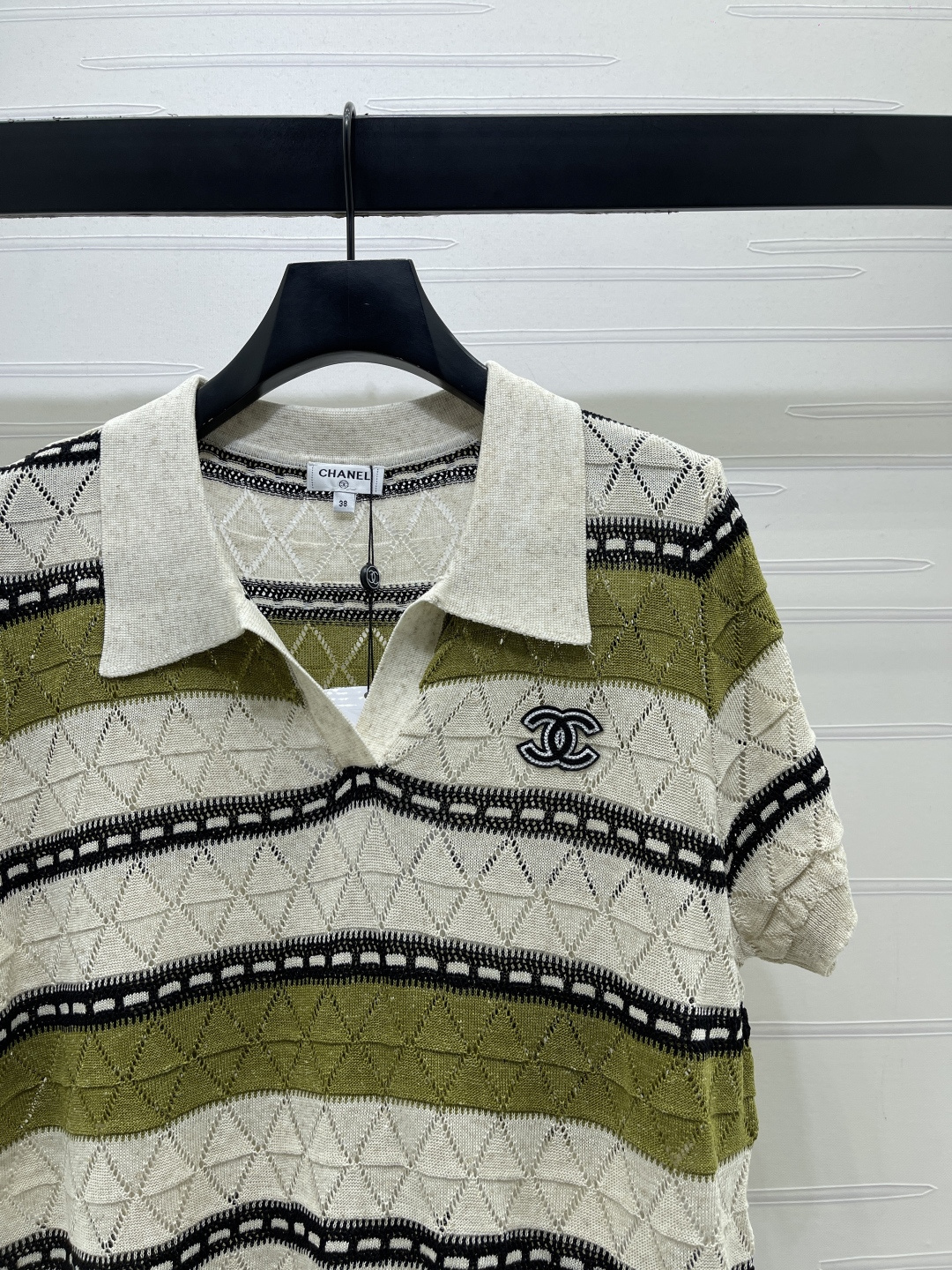 CHANEL ニット 半袖 ポロシャツ コピー レディース Vネック 通気性 ファッション 1色 ホワイト/オリーブ - 画像 2