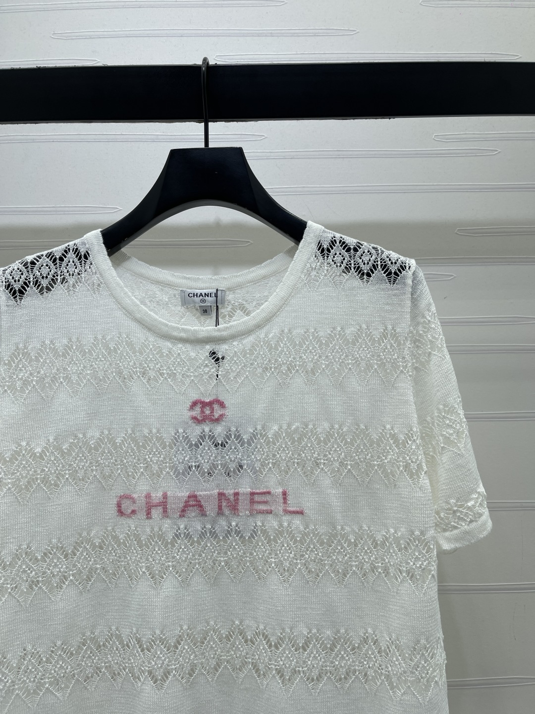 CHANEL ニット Tシャツ ロゴ刺繍 白 シンプル レディース ミニ丈 オフショルダー ストレッチ - 画像 2