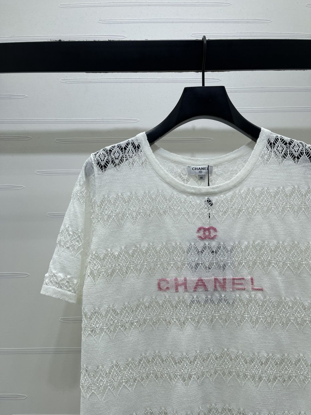 CHANEL ニット Tシャツ ロゴ刺繍 白 シンプル レディース ミニ丈 オフショルダー ストレッチ - 画像 3