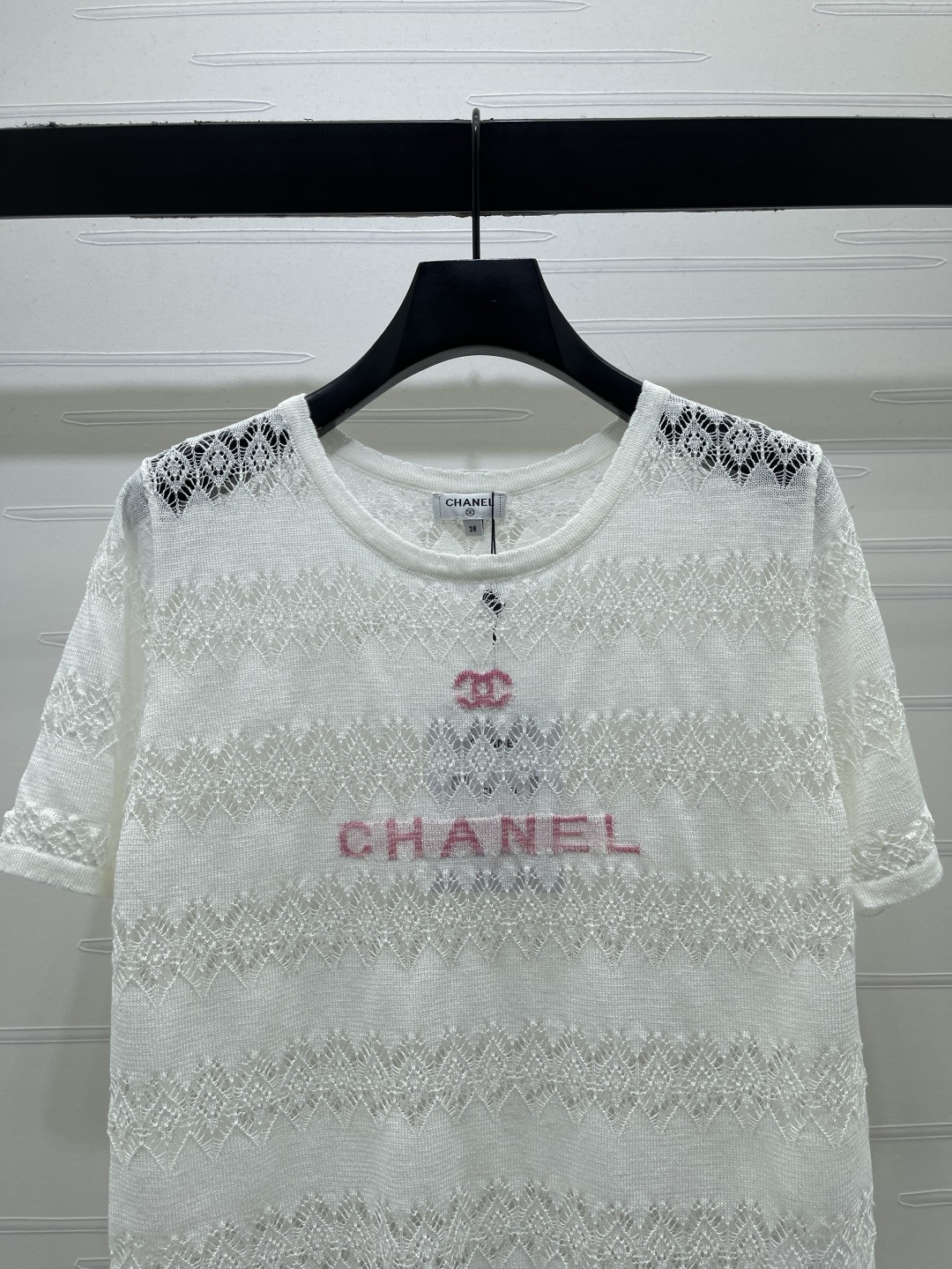 CHANEL ニット Tシャツ ロゴ刺繍 白 シンプル レディース ミニ丈 オフショルダー ストレッチ - 画像 4