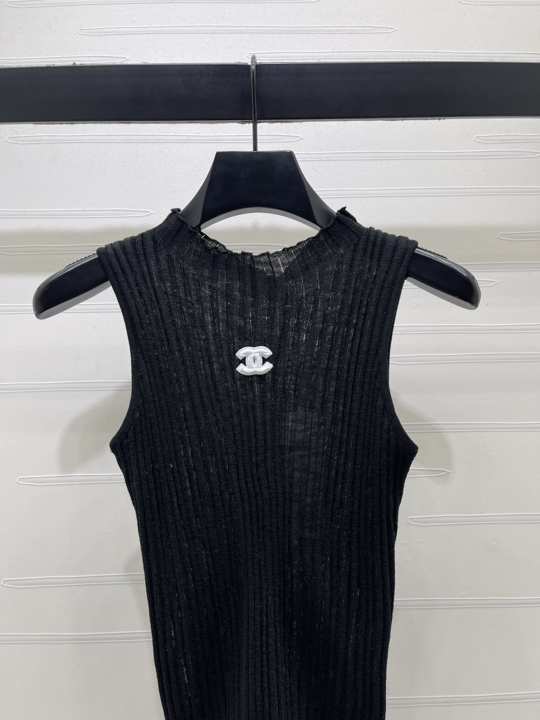 CHANEL コピー ニット ベスト ロゴデザイン フリル シルエット 2色展開 - 画像 4