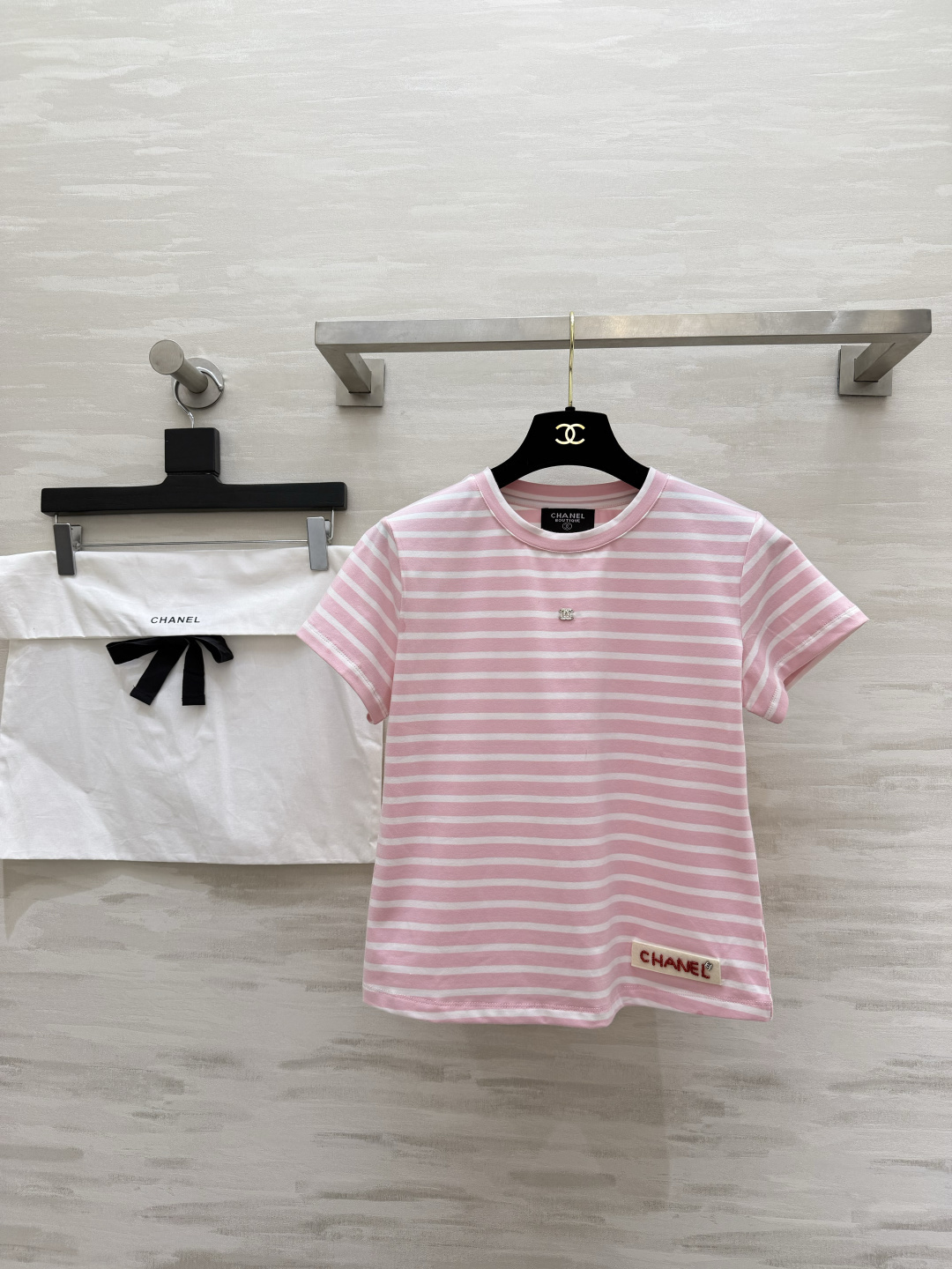 CHANEL バンドTシャツ コピー フレンチストライプ ピンク 白 ロゴ刺繍 プリント レディース 36/38/40