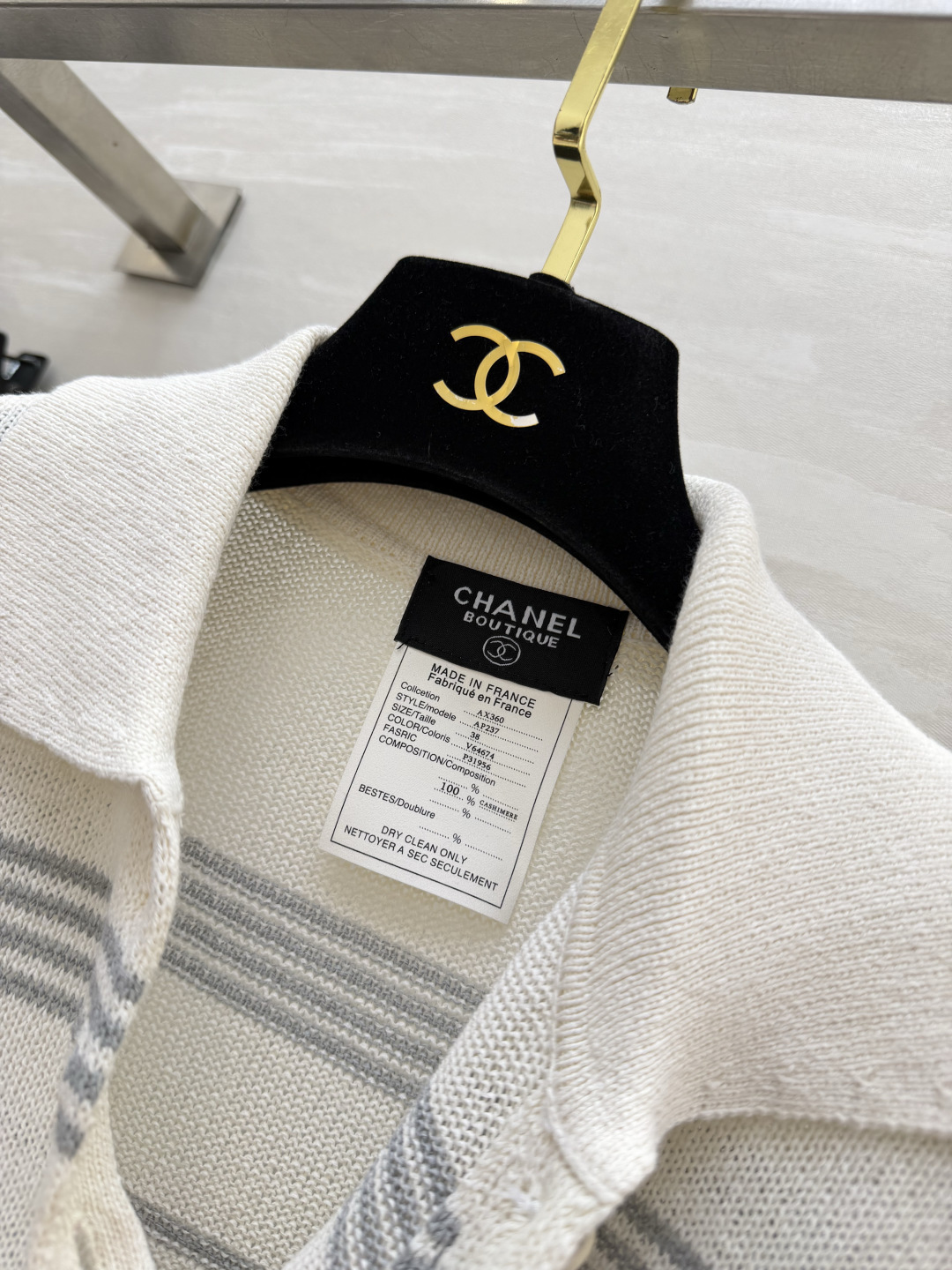Chanel ニット ポロシャツ コピー  striped design 翻领 水钻ロゴ ショートスリーブ グレー ホワイト - 画像 3