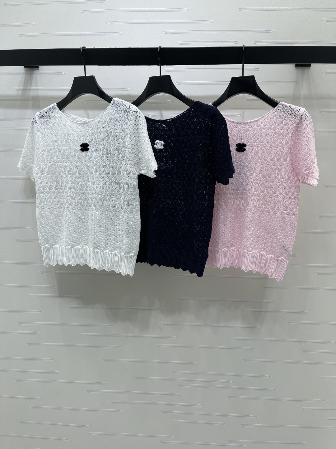 CHANEL コピー ニットTシャツ ロゴ刺繍 レディース 白/黒/ピンク 3色展開