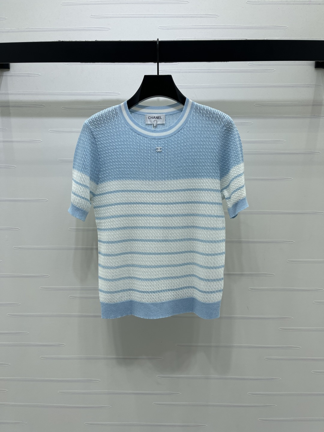 CHANEL コピー ニット Tシャツ 撞色ストライプ 短袖 ロゴ プリント 3色展開 - 画像 2