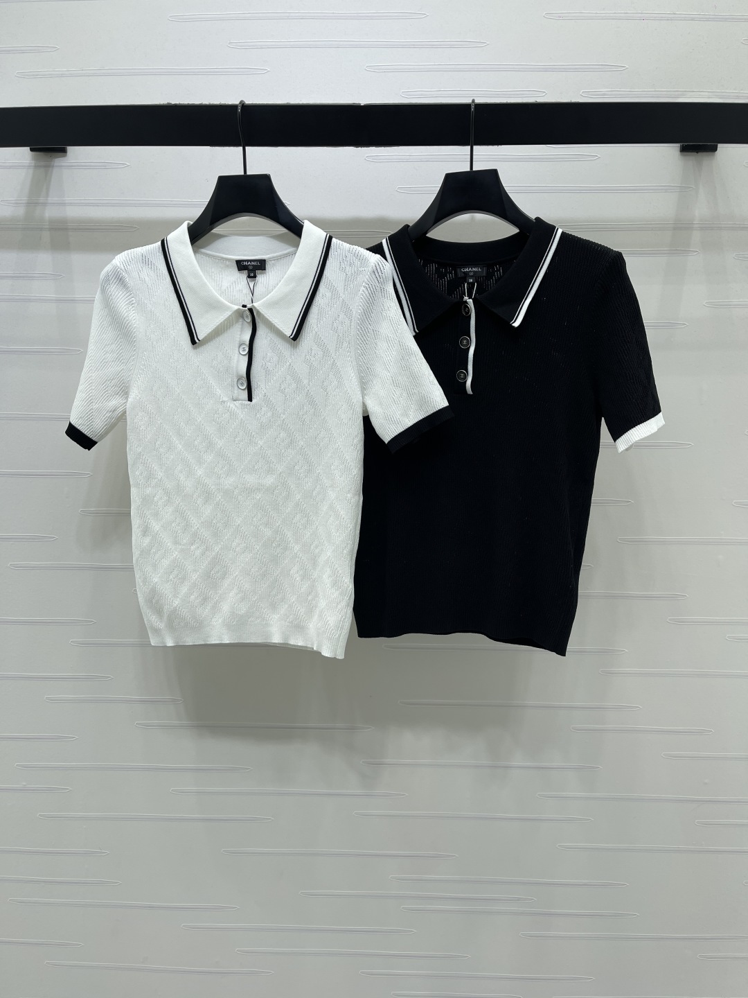 CHANEL コピー ニット ポロシャツ レディース 菱格柄 フラップカラー ダブルCボタン 2色展開 S-M-L