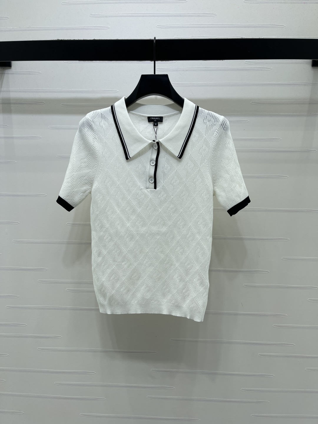 CHANEL コピー ニット ポロシャツ レディース 菱格柄 フラップカラー ダブルCボタン 2色展開 S-M-L - 画像 2