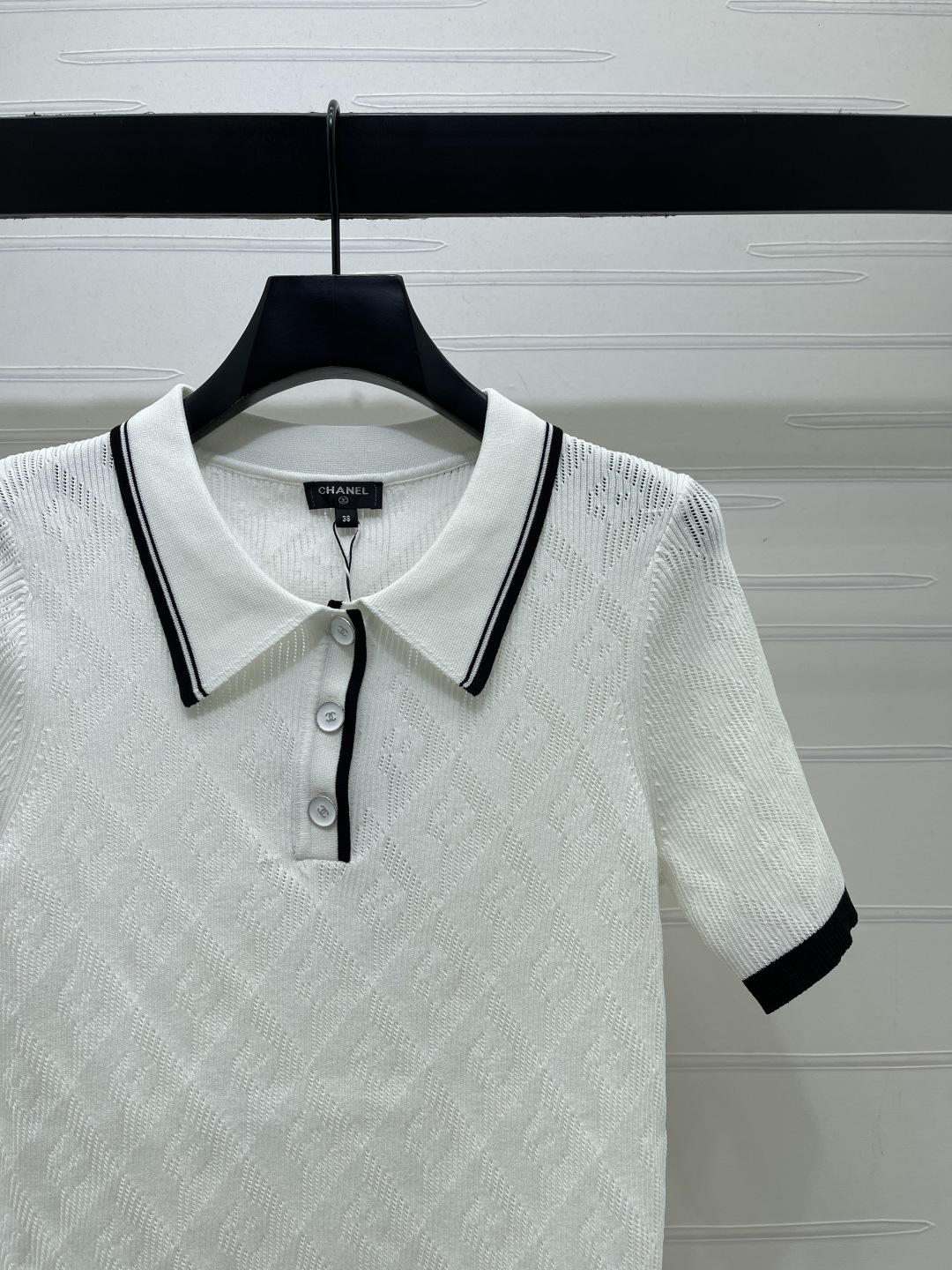 CHANEL コピー ニット ポロシャツ レディース 菱格柄 フラップカラー ダブルCボタン 2色展開 S-M-L - 画像 3