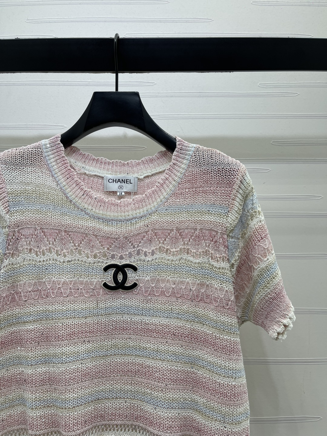 CHANEL コピー ニットTシャツ レディース デザインニット ピンク ホワイト バルーンスリーブ ロゴ刺繍 3色展開 - 画像 2