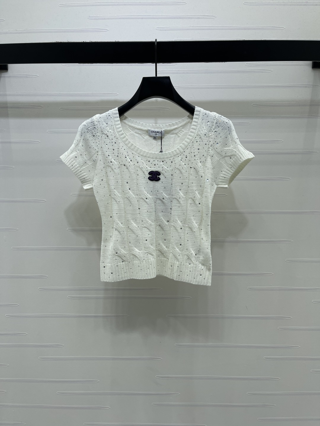 CHANEL ニット Tシャツ コピー 短袖 ロゴ チェーン柄 絞り加工 プリント シルエット ストレート 無地 シルバー ホワイト 全2色 - 画像 2