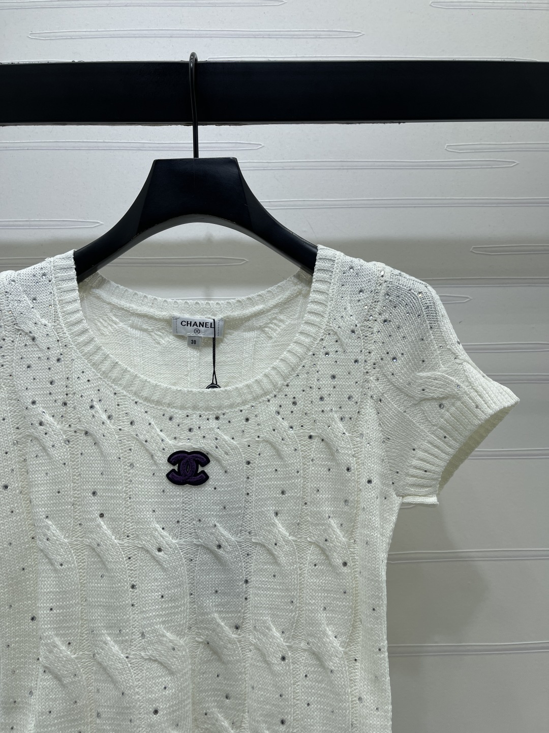CHANEL ニット Tシャツ コピー 短袖 ロゴ チェーン柄 絞り加工 プリント シルエット ストレート 無地 シルバー ホワイト 全2色 - 画像 3