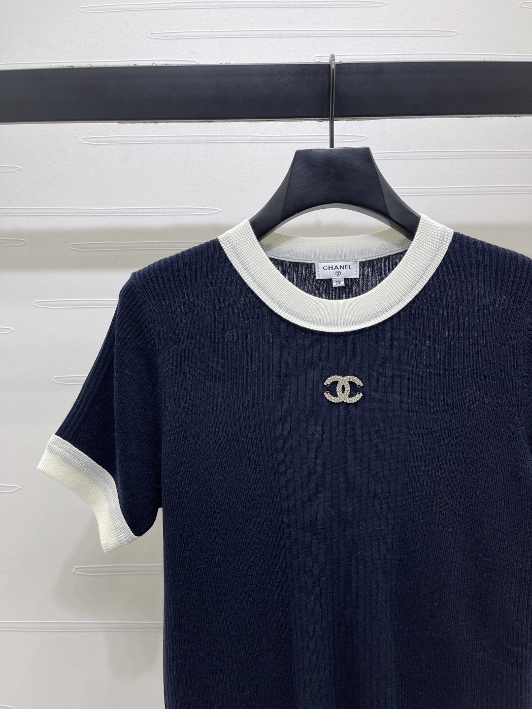 CHANEL コピー ニットTシャツ ロゴ入り 丸首 半袖 ネイビー/ホワイト 3色展開 - 画像 3
