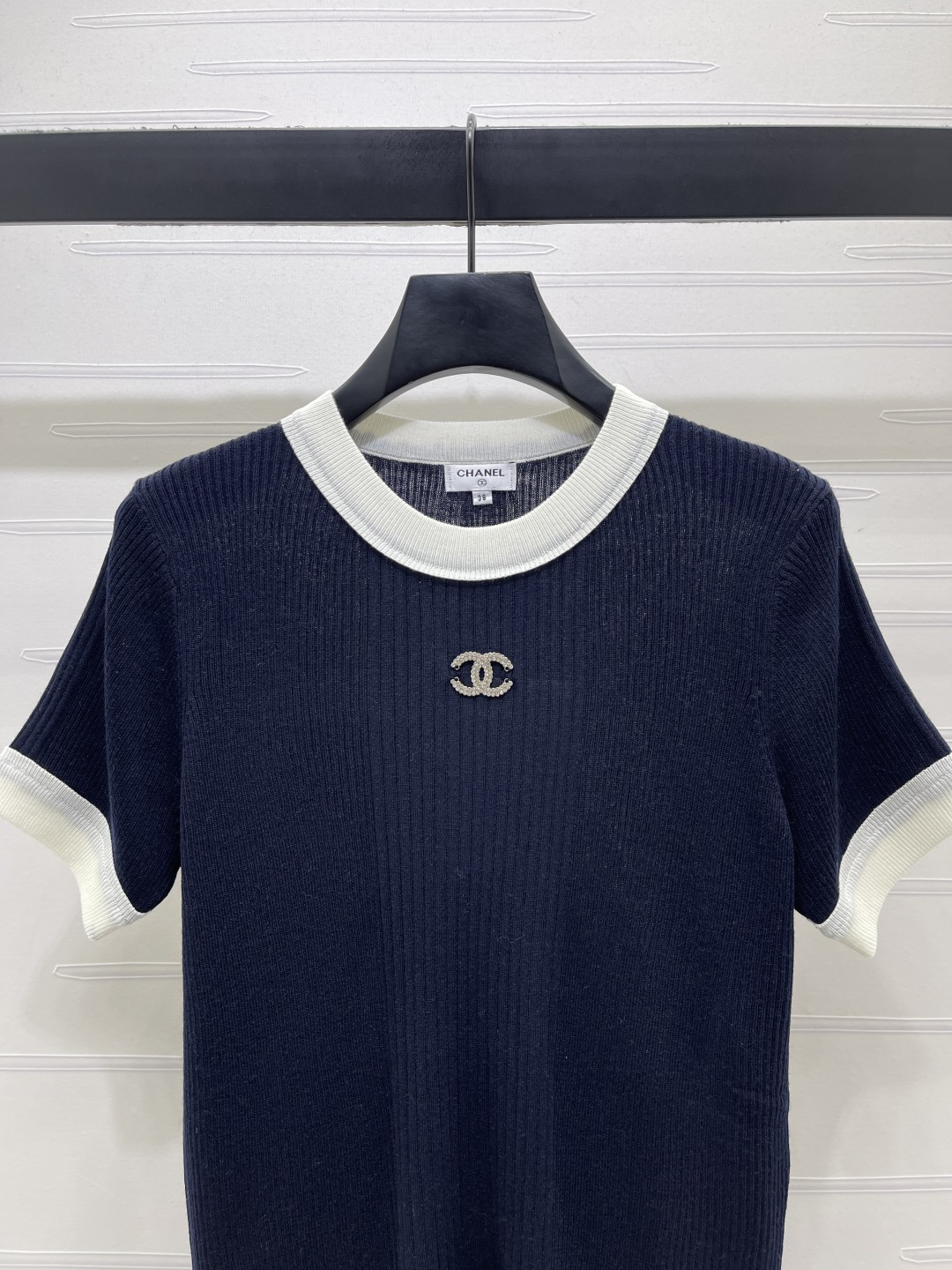 CHANEL コピー ニットTシャツ ロゴ入り 丸首 半袖 ネイビー/ホワイト 3色展開 - 画像 4