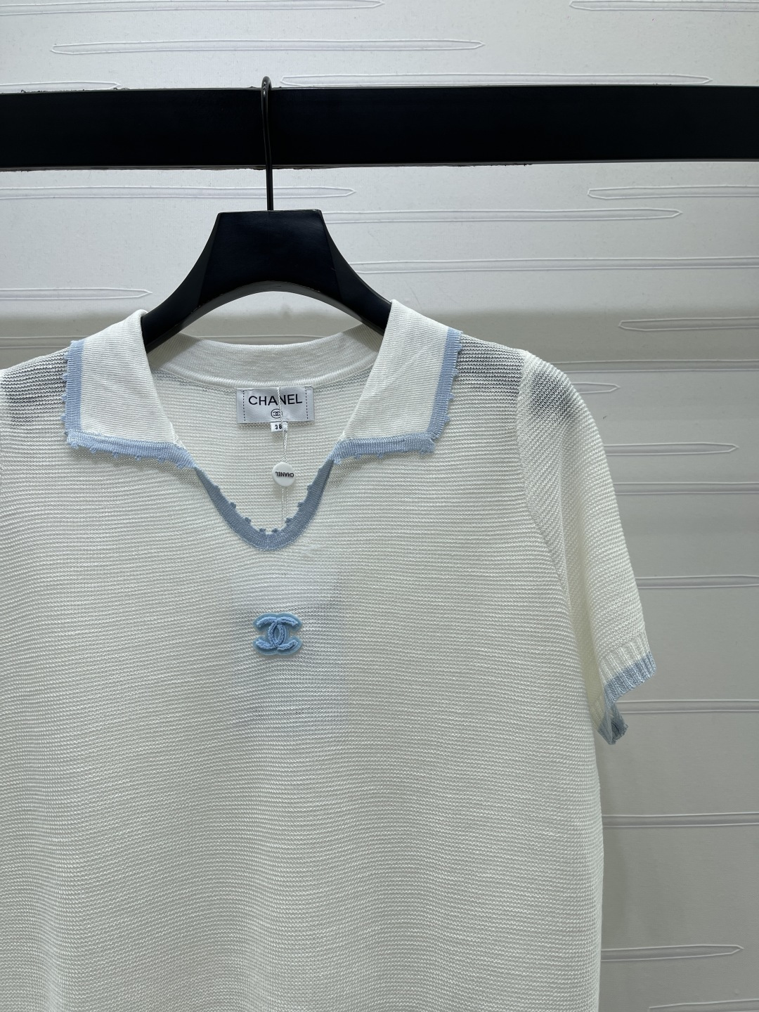 CHANEL ニット Tシャツ コピー ロゴデザイン フリンジ襟 V字ネック 無地 2色展開 - 画像 3