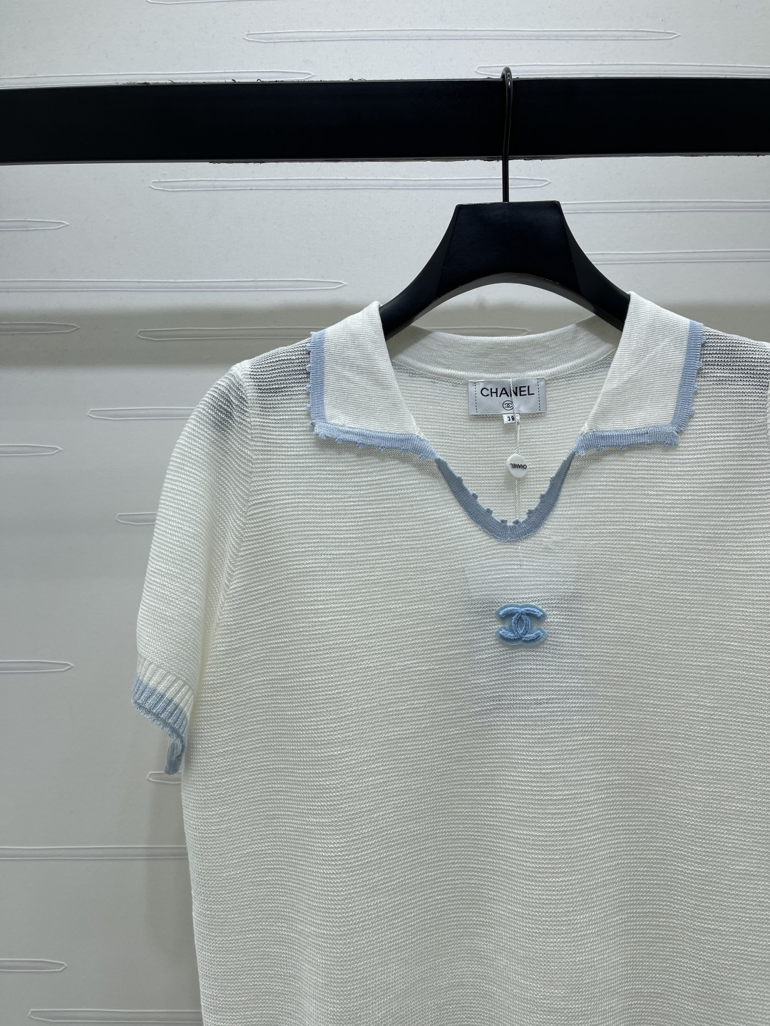 CHANEL ニット Tシャツ コピー ロゴデザイン フリンジ襟 V字ネック 無地 2色展開 - 画像 4